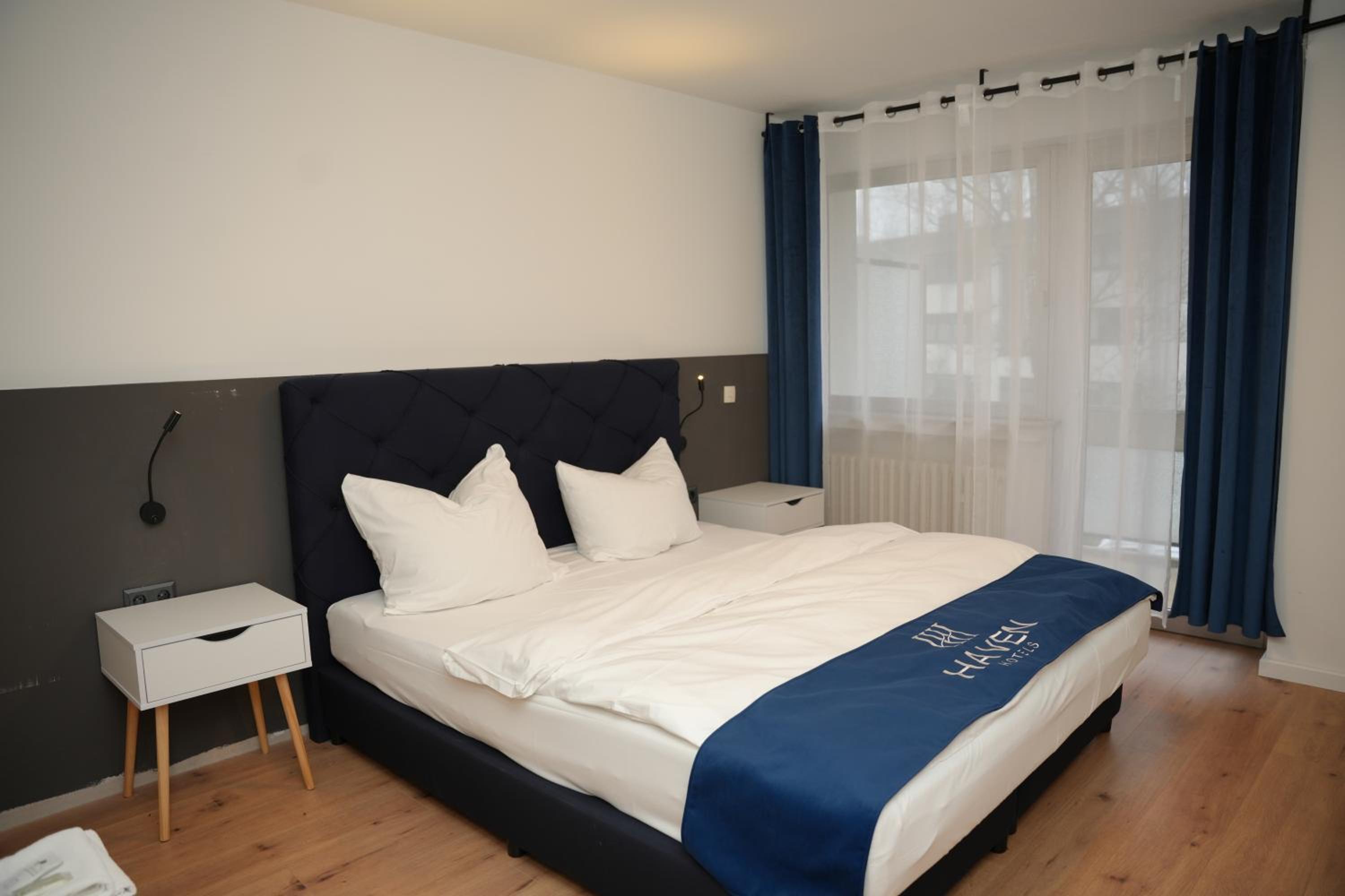 Apartment with Balcony - Photo 11