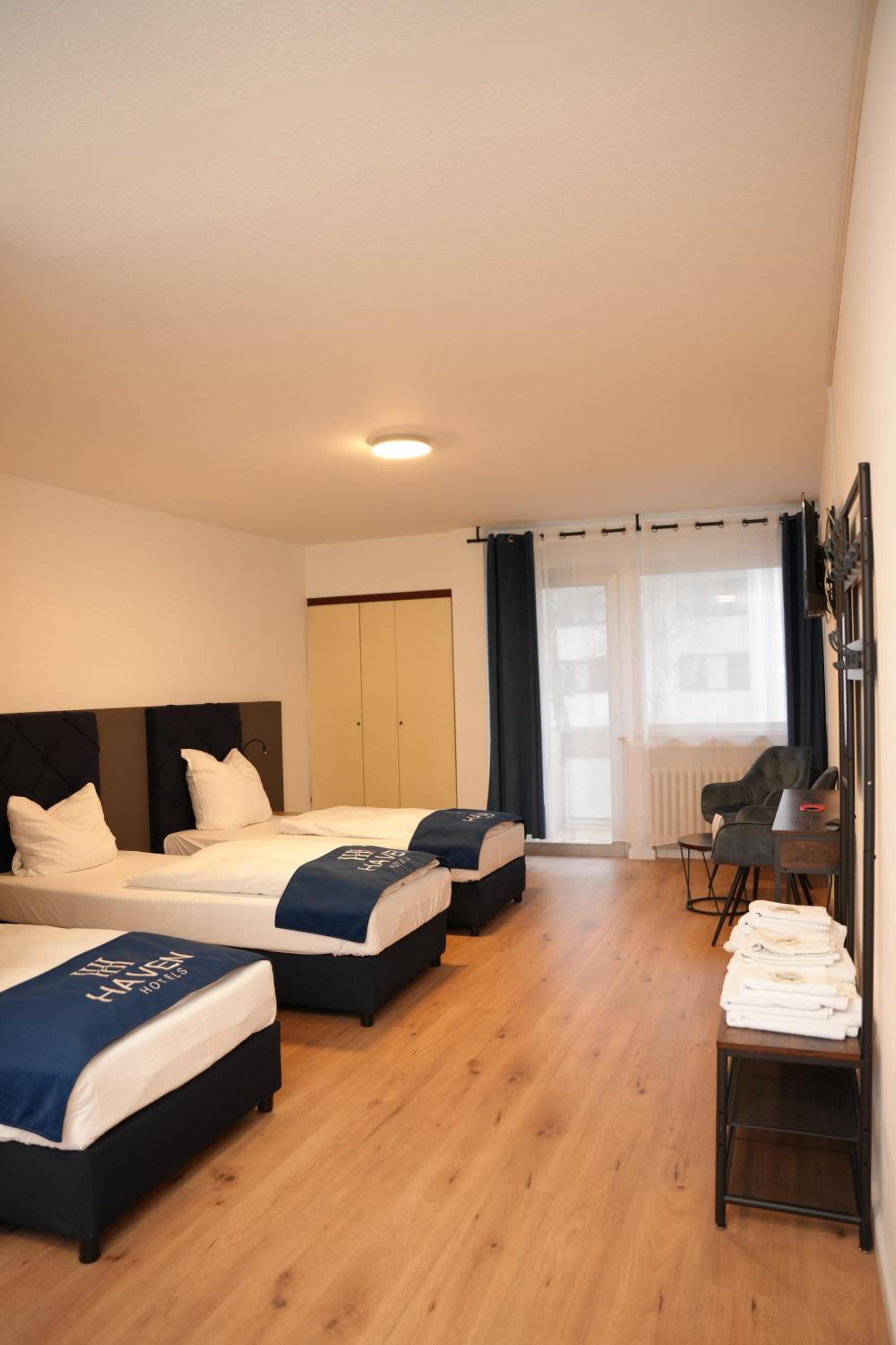 Apartment with Balcony - Photo 5