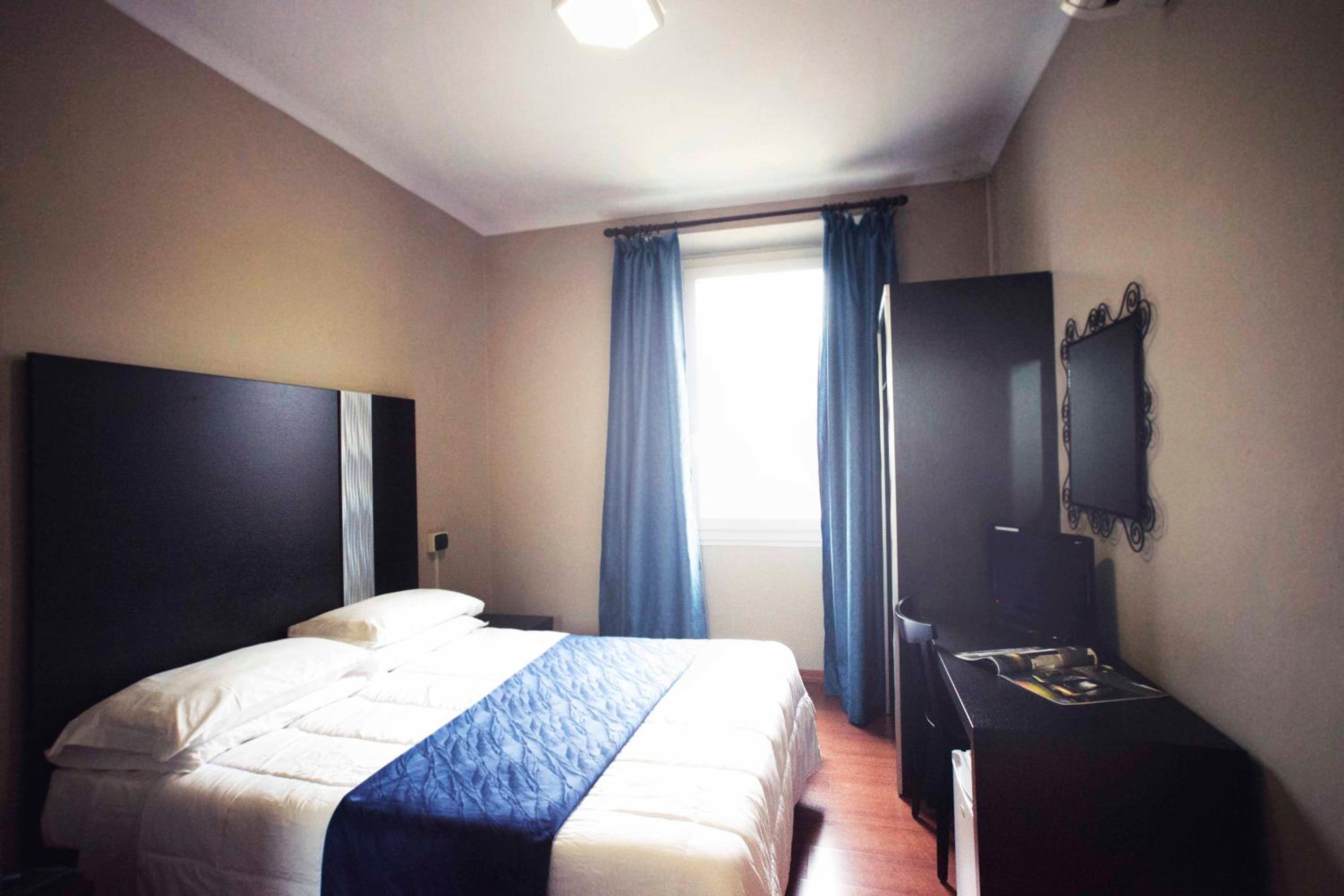 Double or Twin Room photo 3