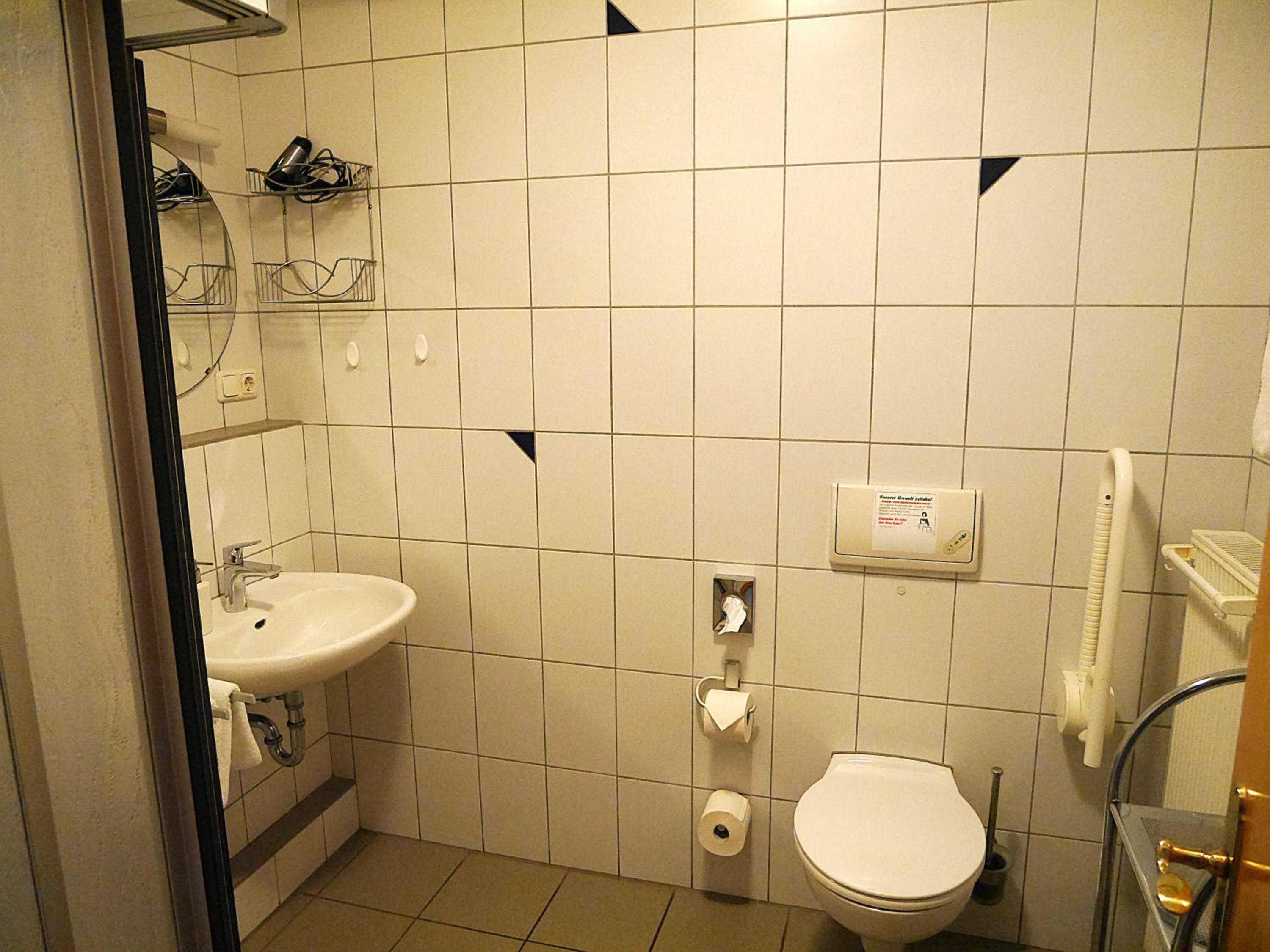 Double Room - Disability Access photo 3
