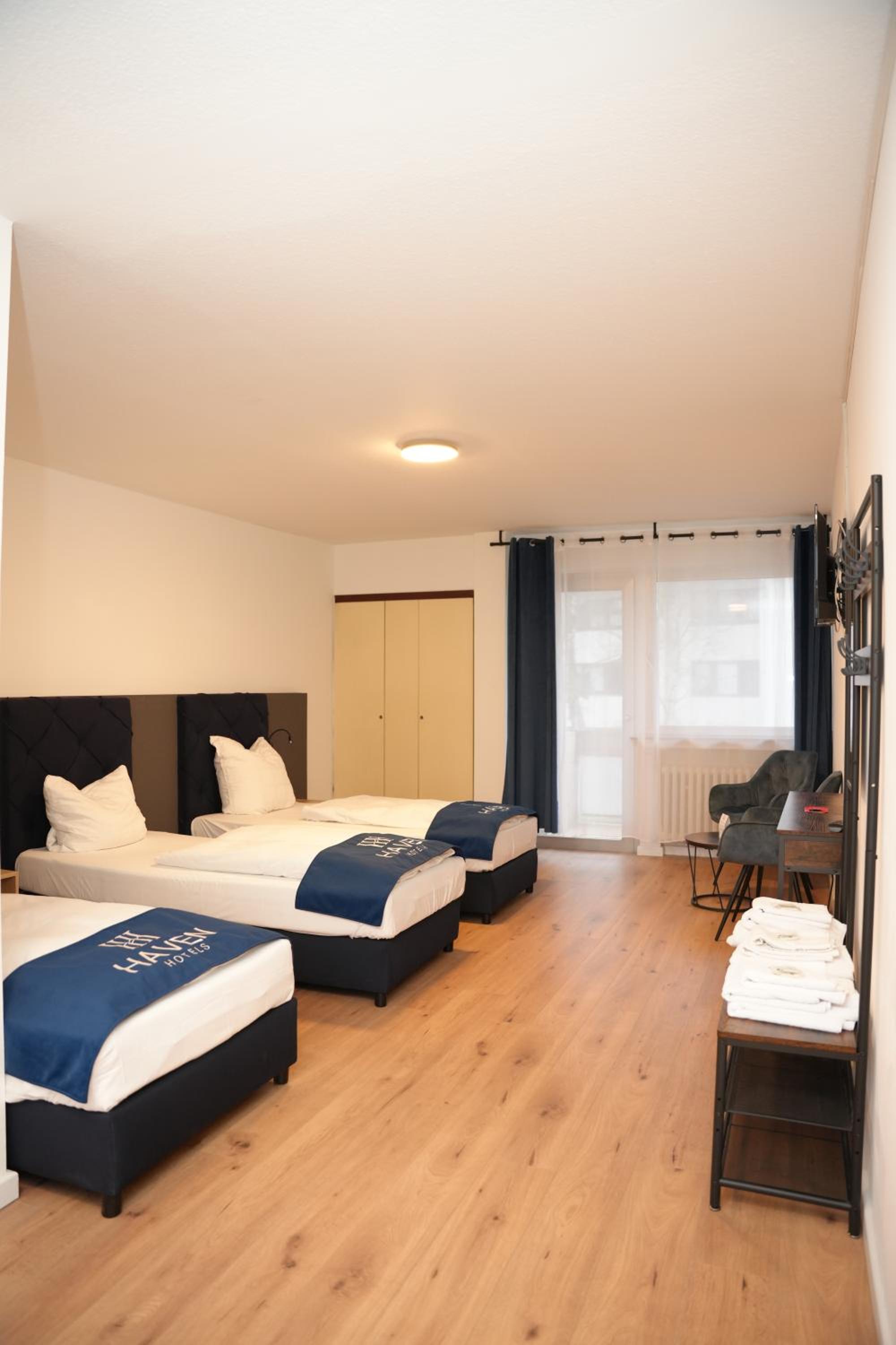 Apartment with Balcony - Photo 4