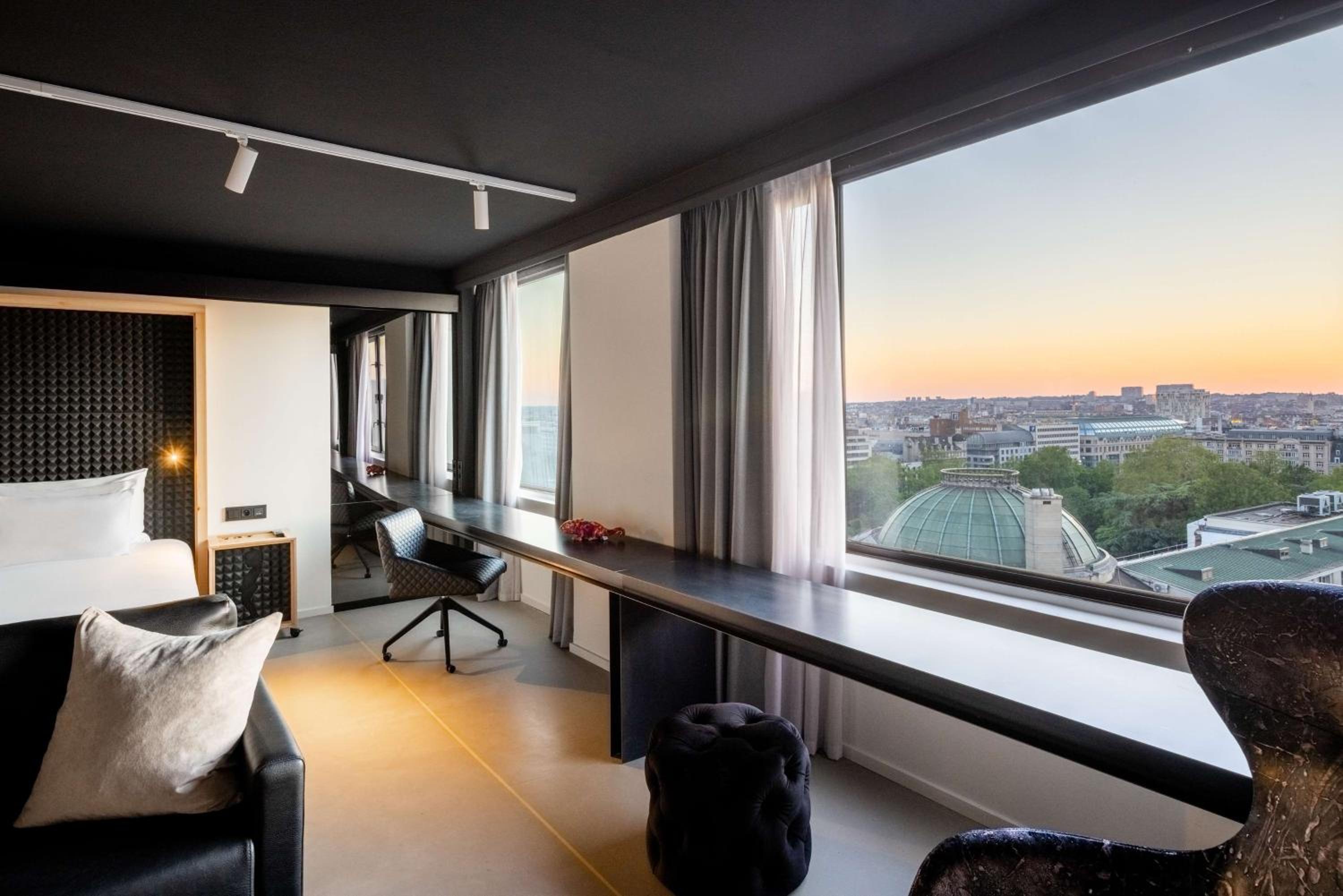 Nhow Familiy Connecting Room (2 Adults + 2 Children)