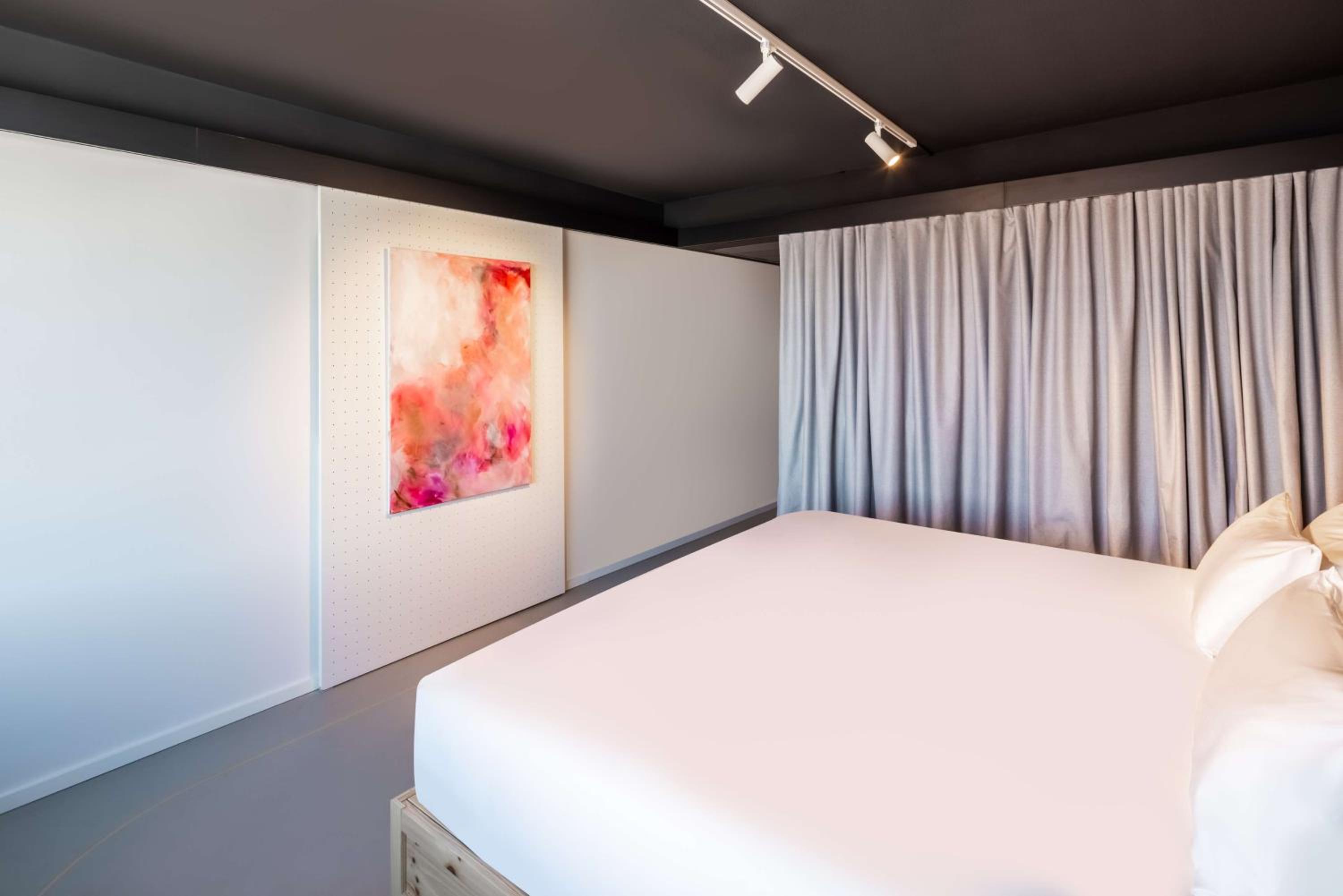 Nhow Familiy Connecting Room (2 Adults + 2 Children)