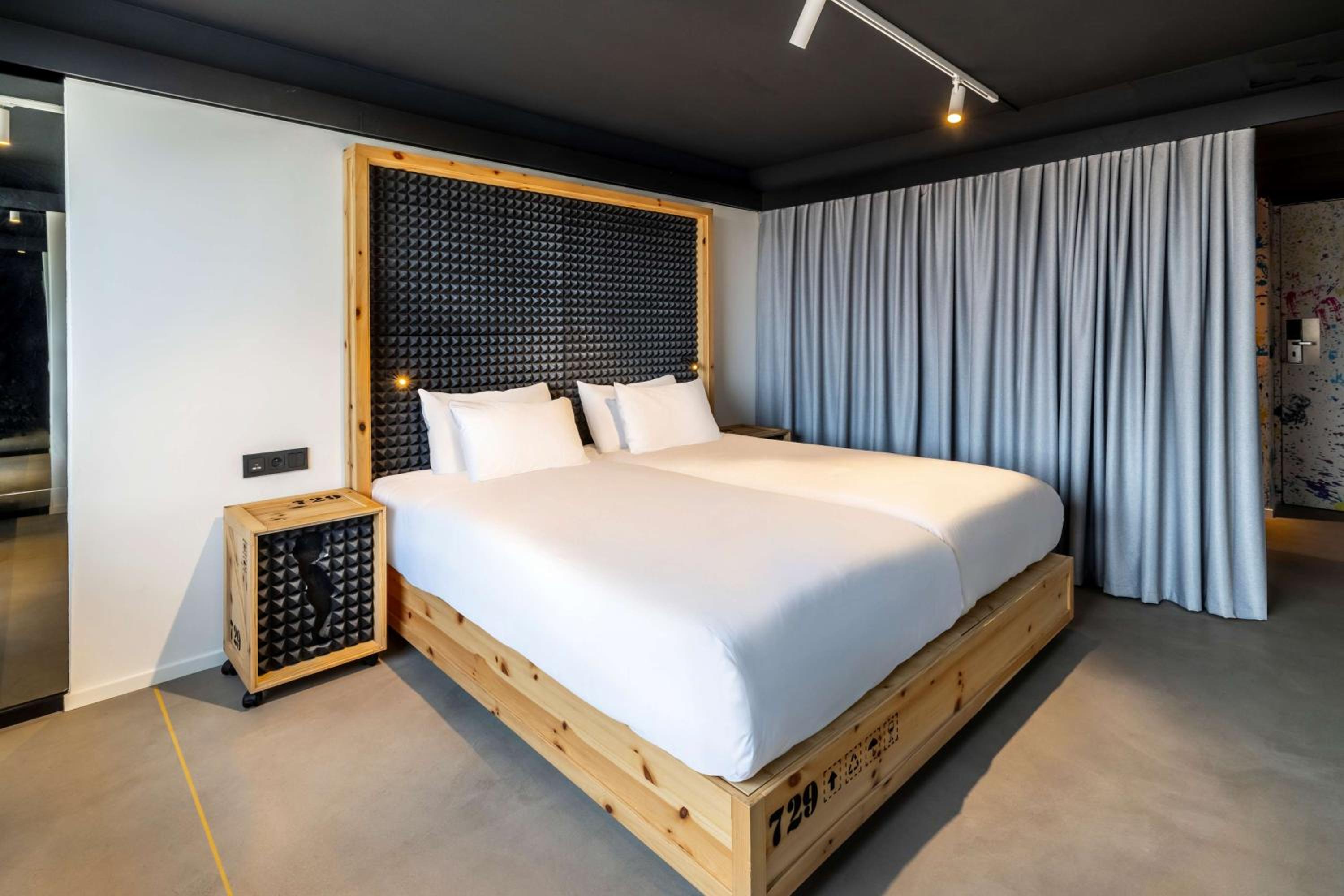 Nhow Familiy Connecting Room (2 Adults + 2 Children)