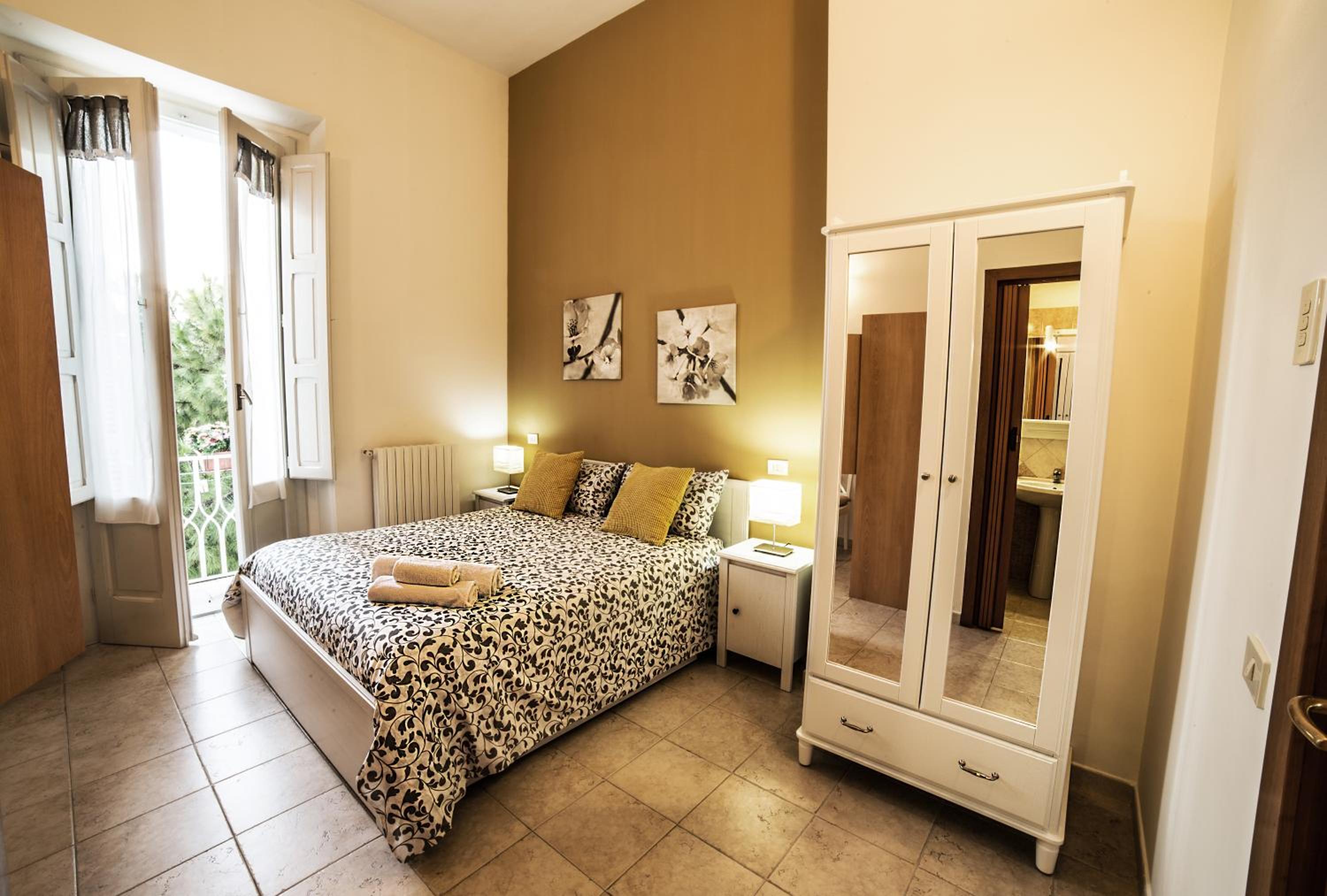Studio with Balcony (2 Adults)