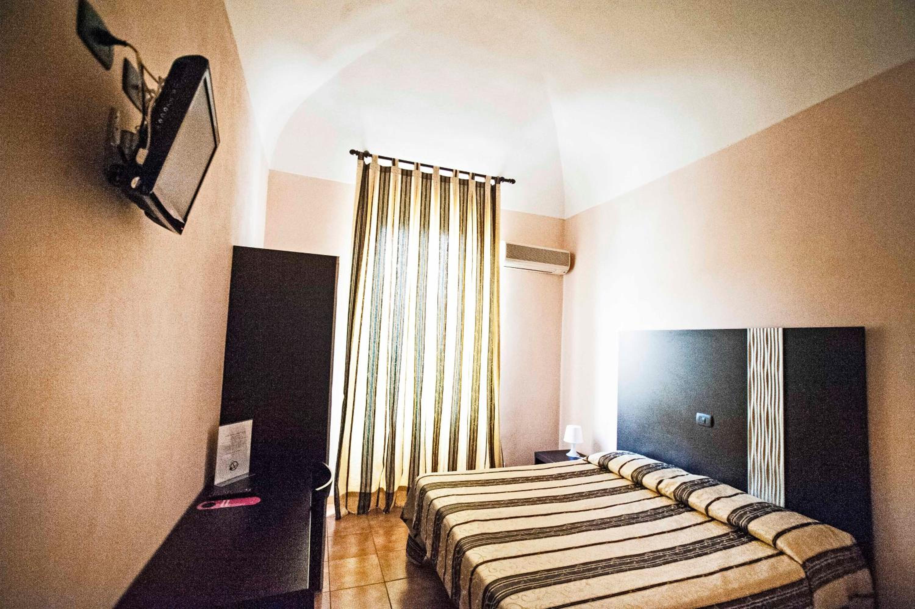 Economy Double Room photo 2