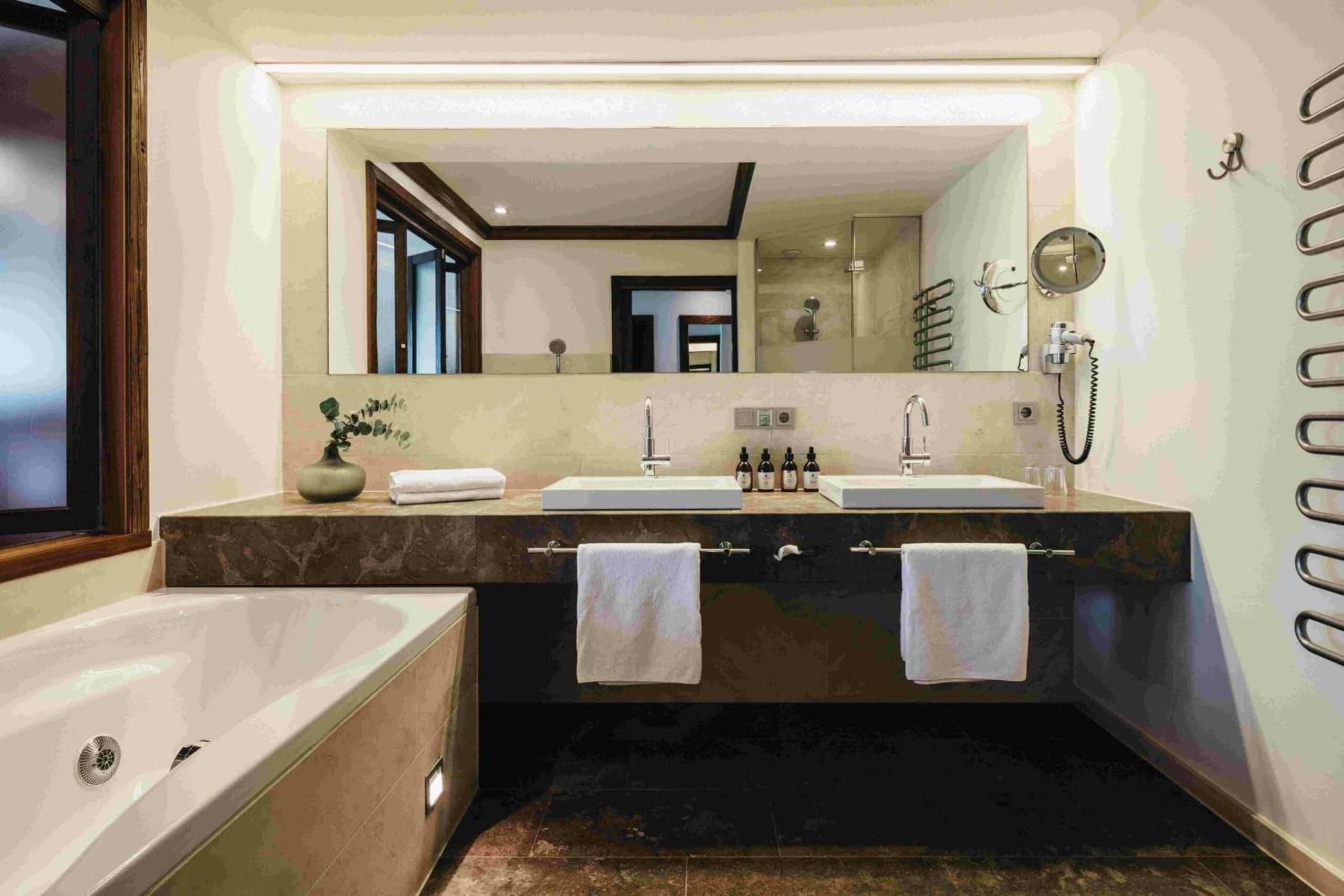 Deluxe Suite - Photo 2