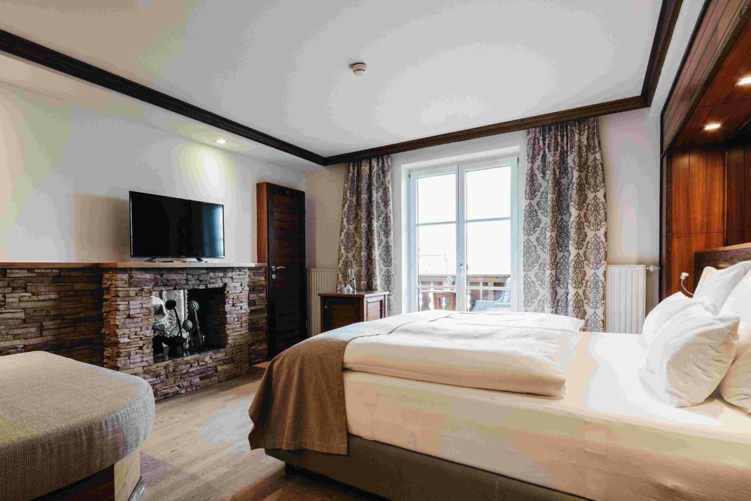 Double Room with Mountain View - Photo 1