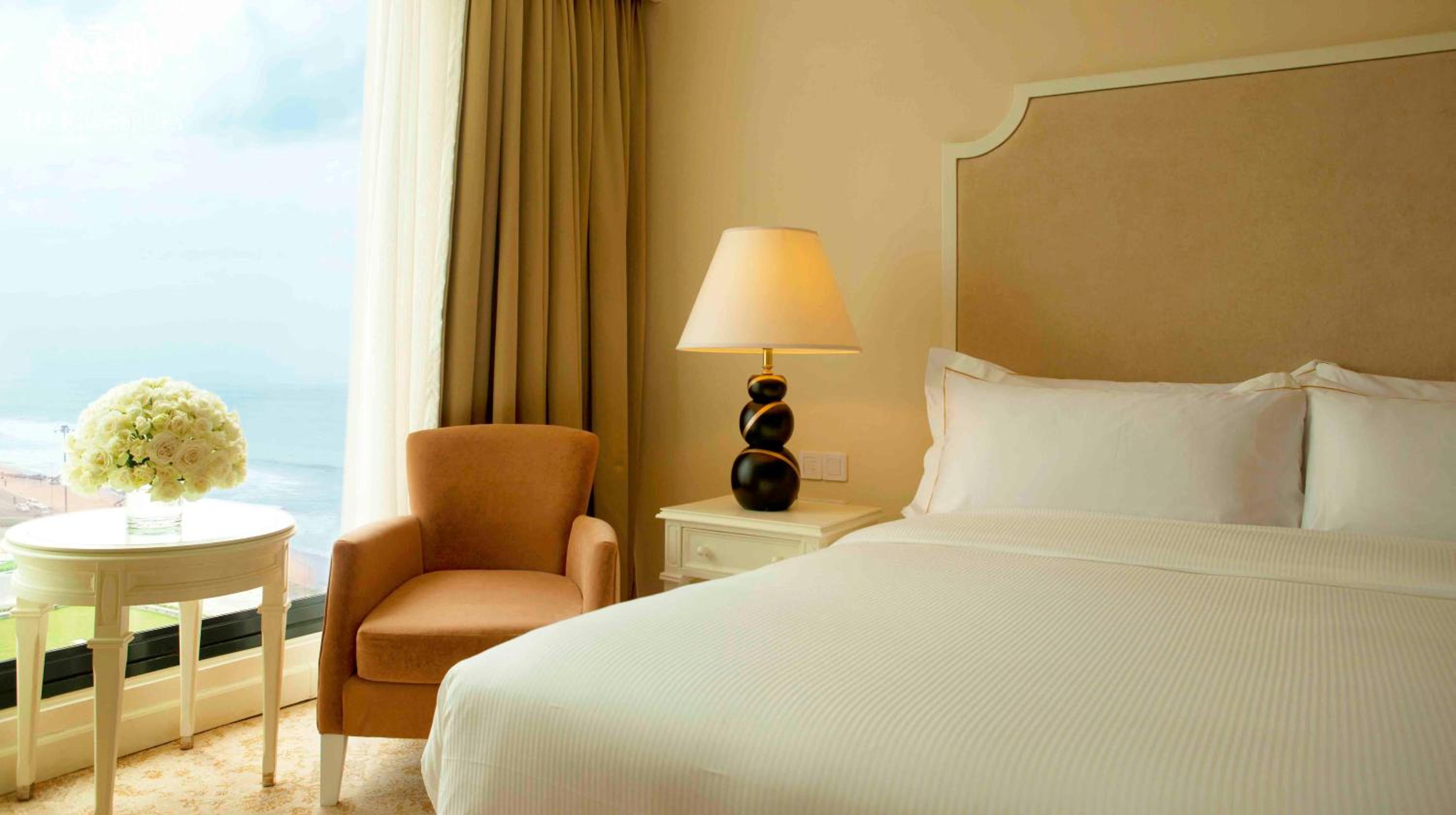 Deluxe Room with Roll Away Bed photo 2
