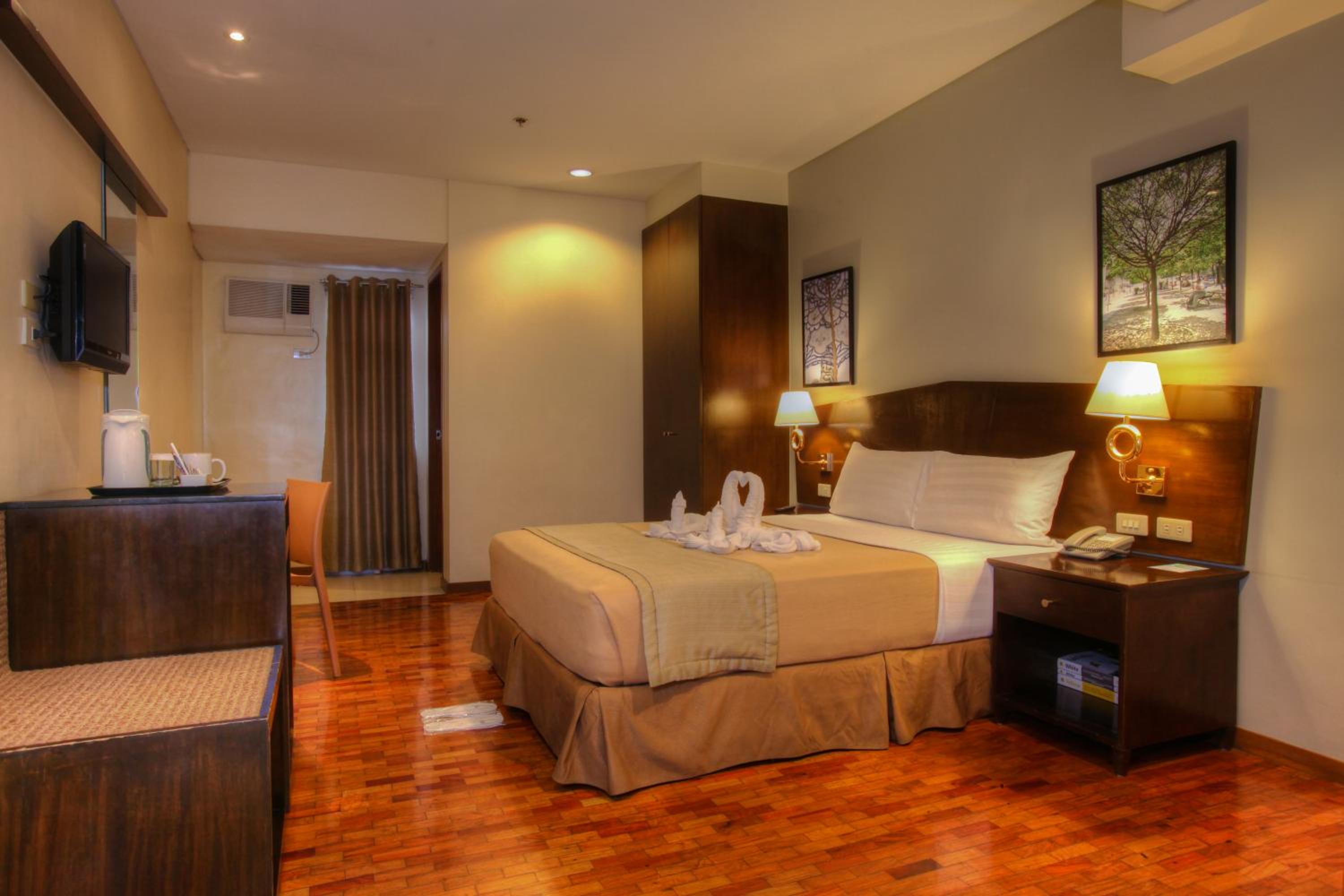 Deluxe Queen Room - Photo 4