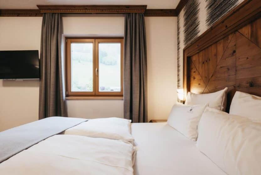Deluxe Double Room with Balcony - Photo 3