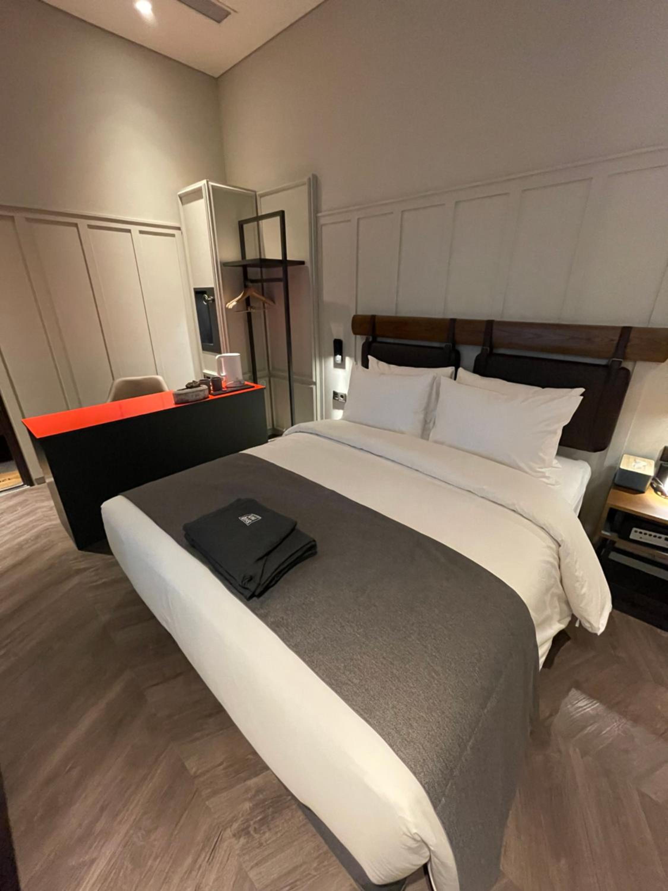 Suite Room- More than 7 nights, 2 times of room cleaning service per week - Photo 2