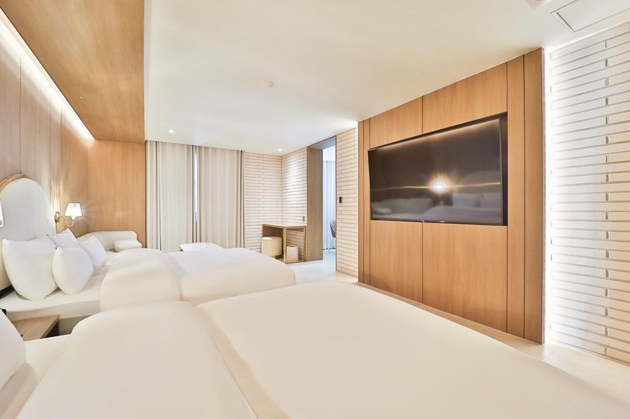Premium Pretty Party Room - Photo 6