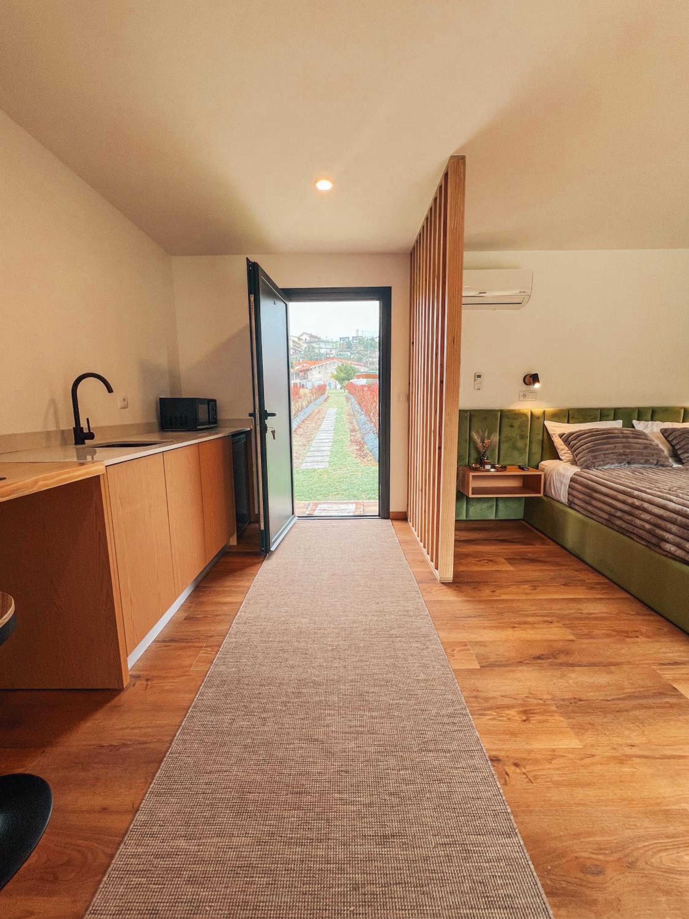 Deluxe Bungalow - Photo 12