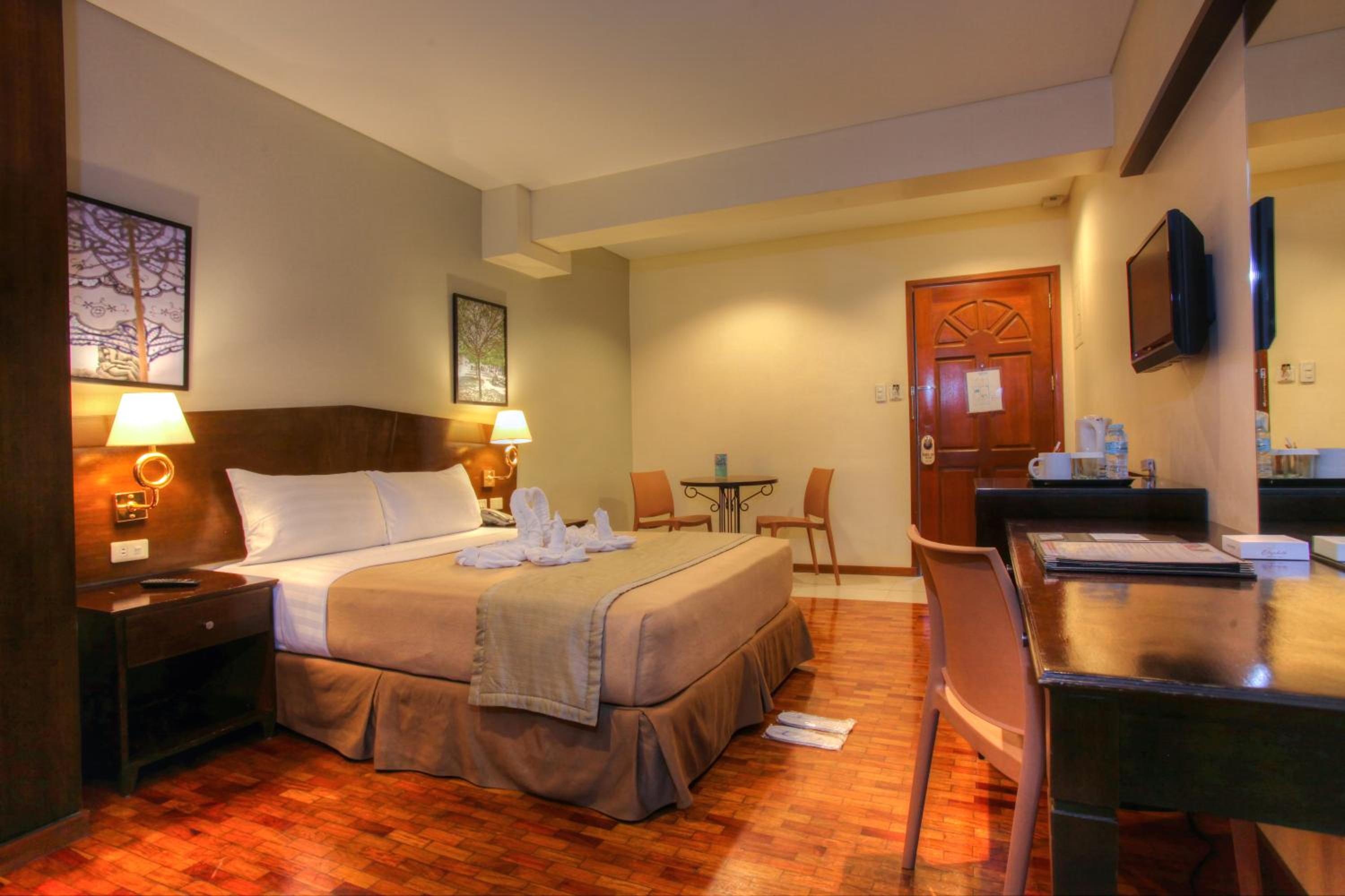 Deluxe Queen Room - Photo 5