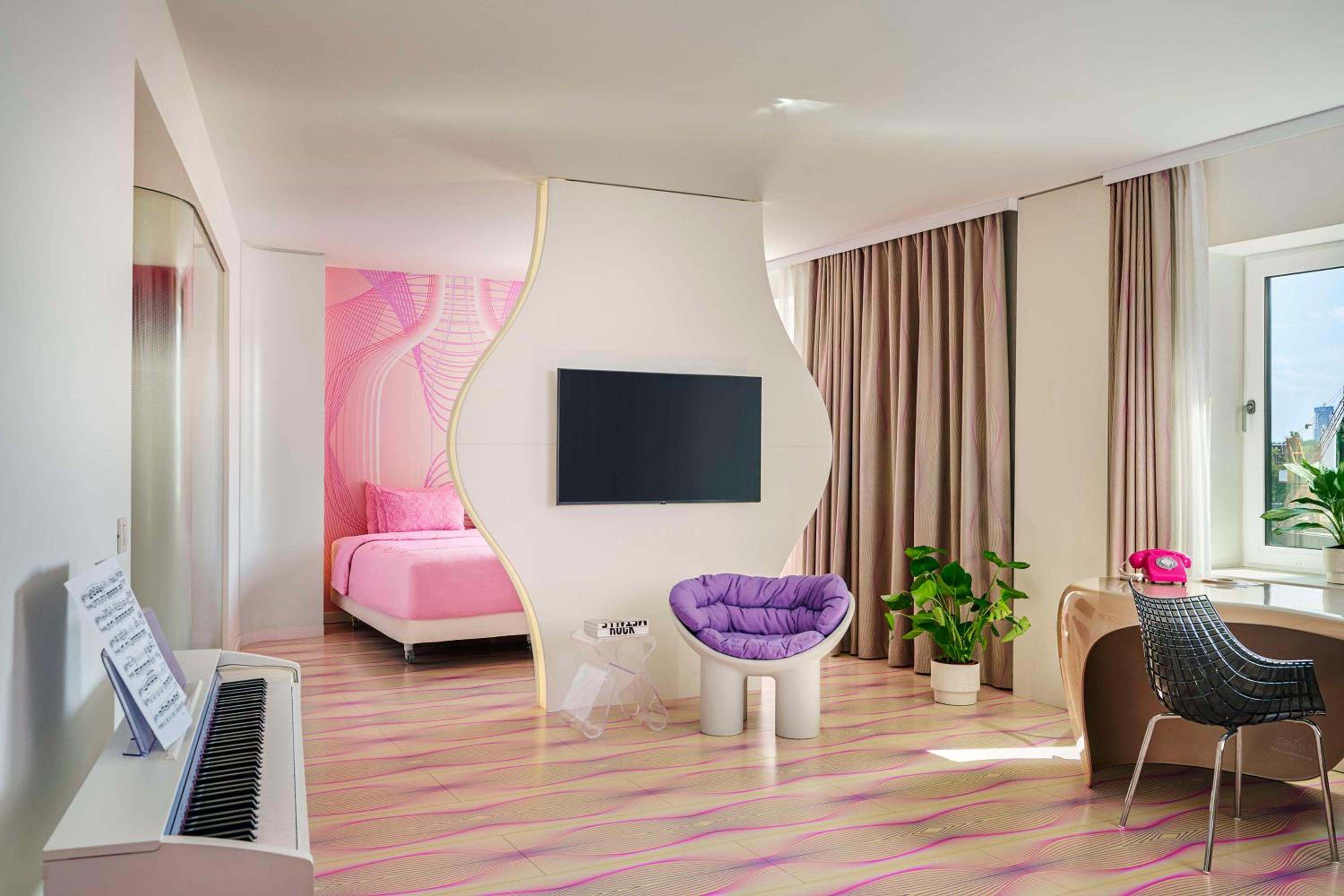 Nhow Family Room Riverside (3 Adults + 1 Child)