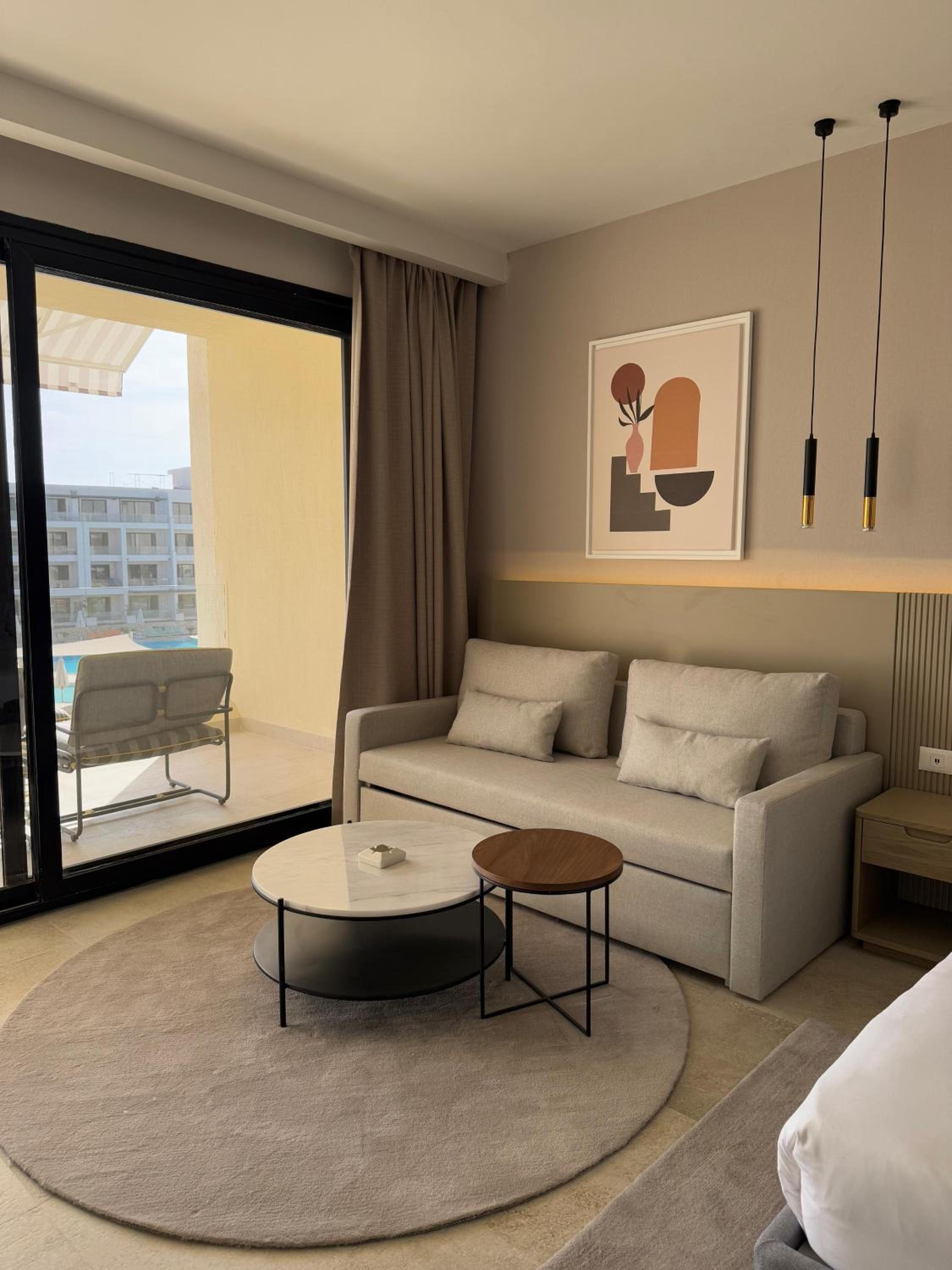 Deluxe Room Pool View Twin Beds