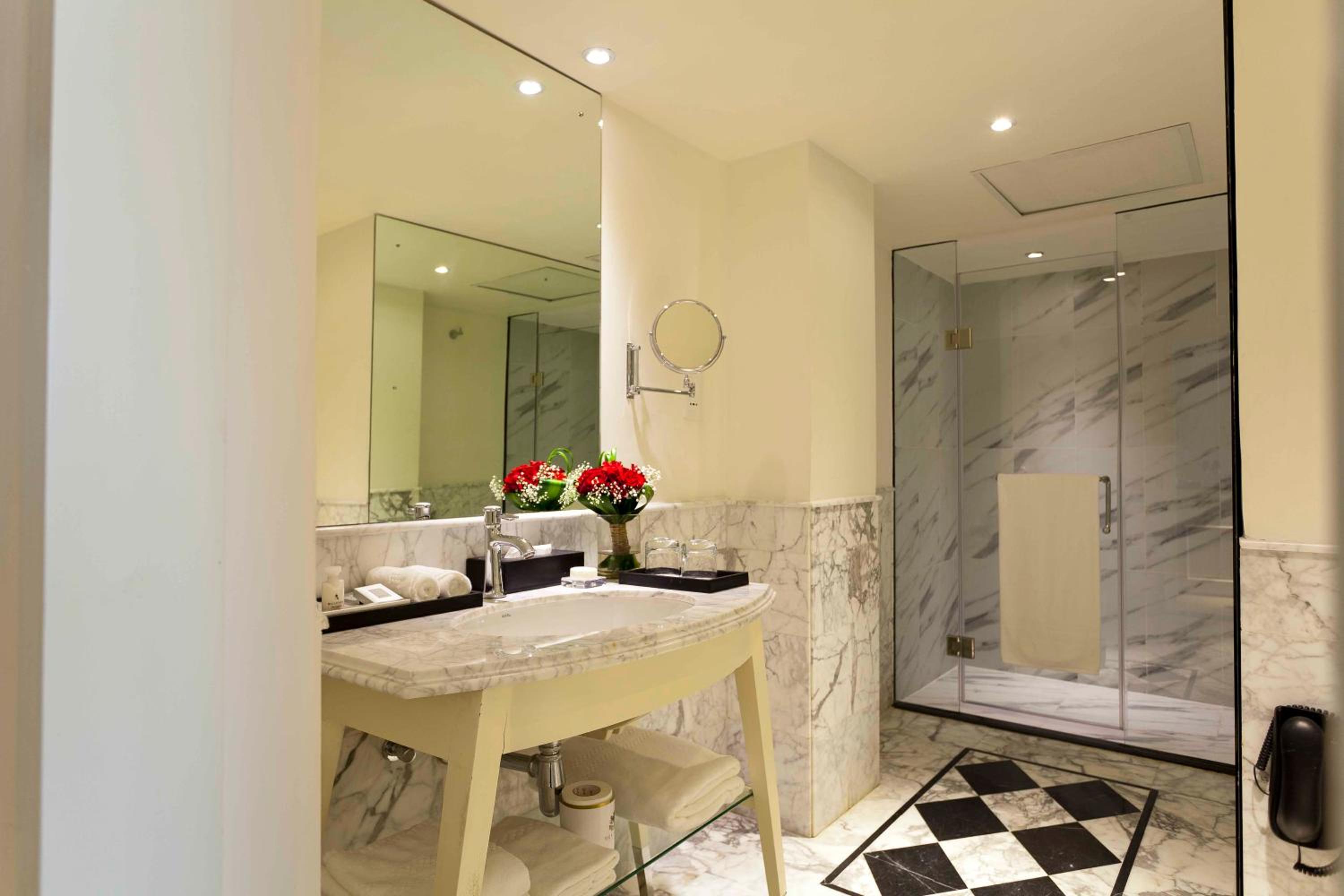 Premium Room - Photo 8