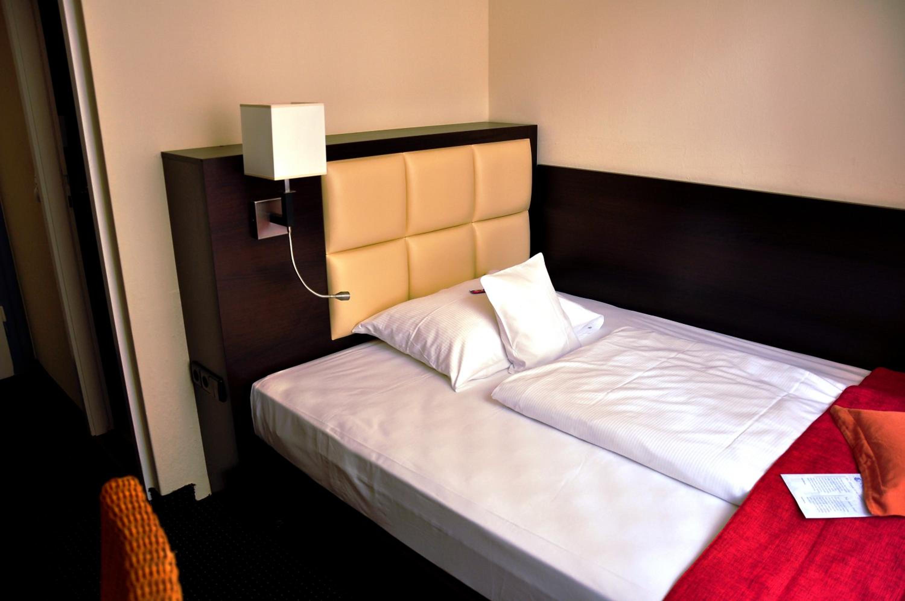 Budget Double Room - Photo 2
