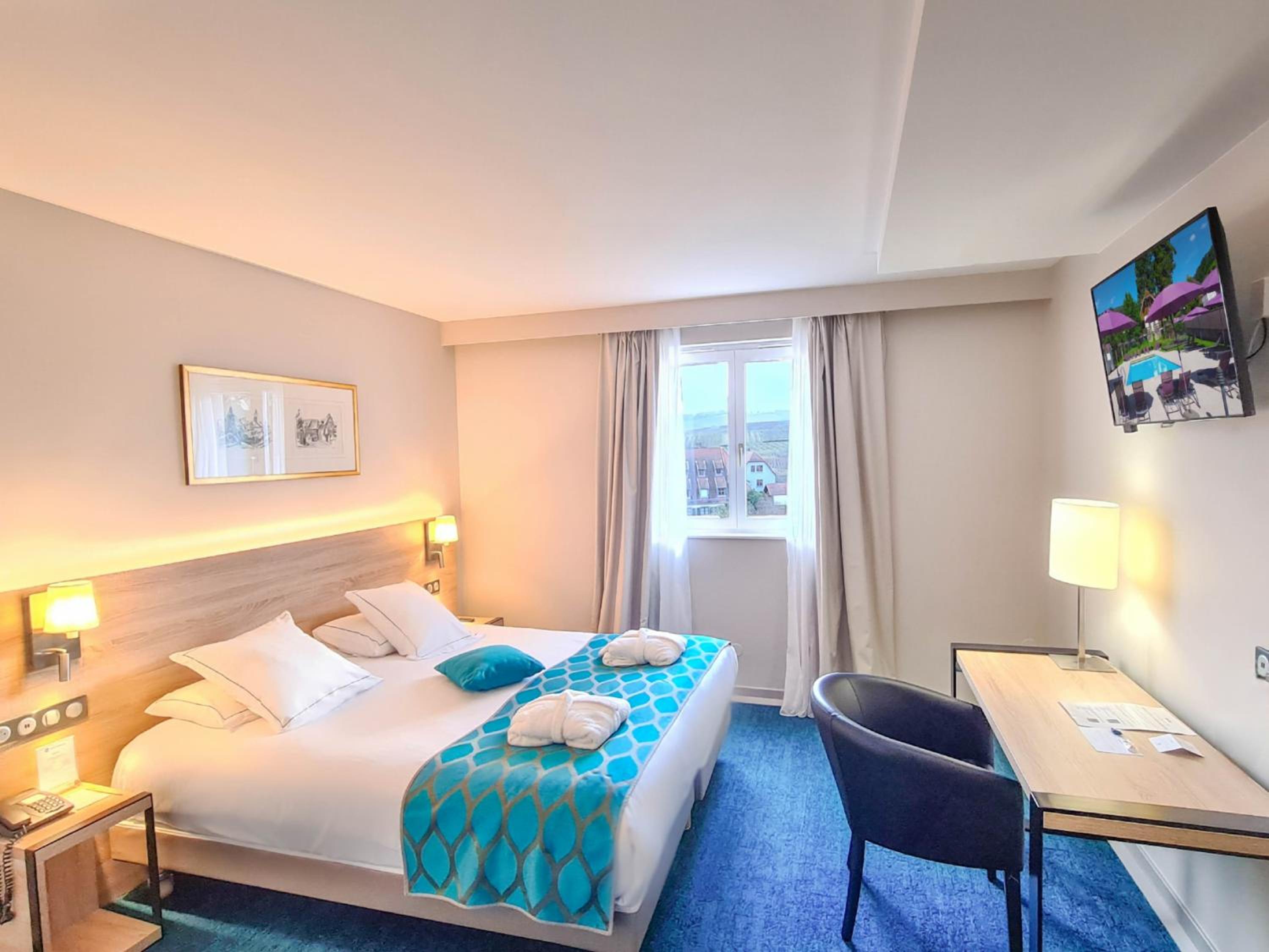 Larger Prestige King Room - Non-Smoking