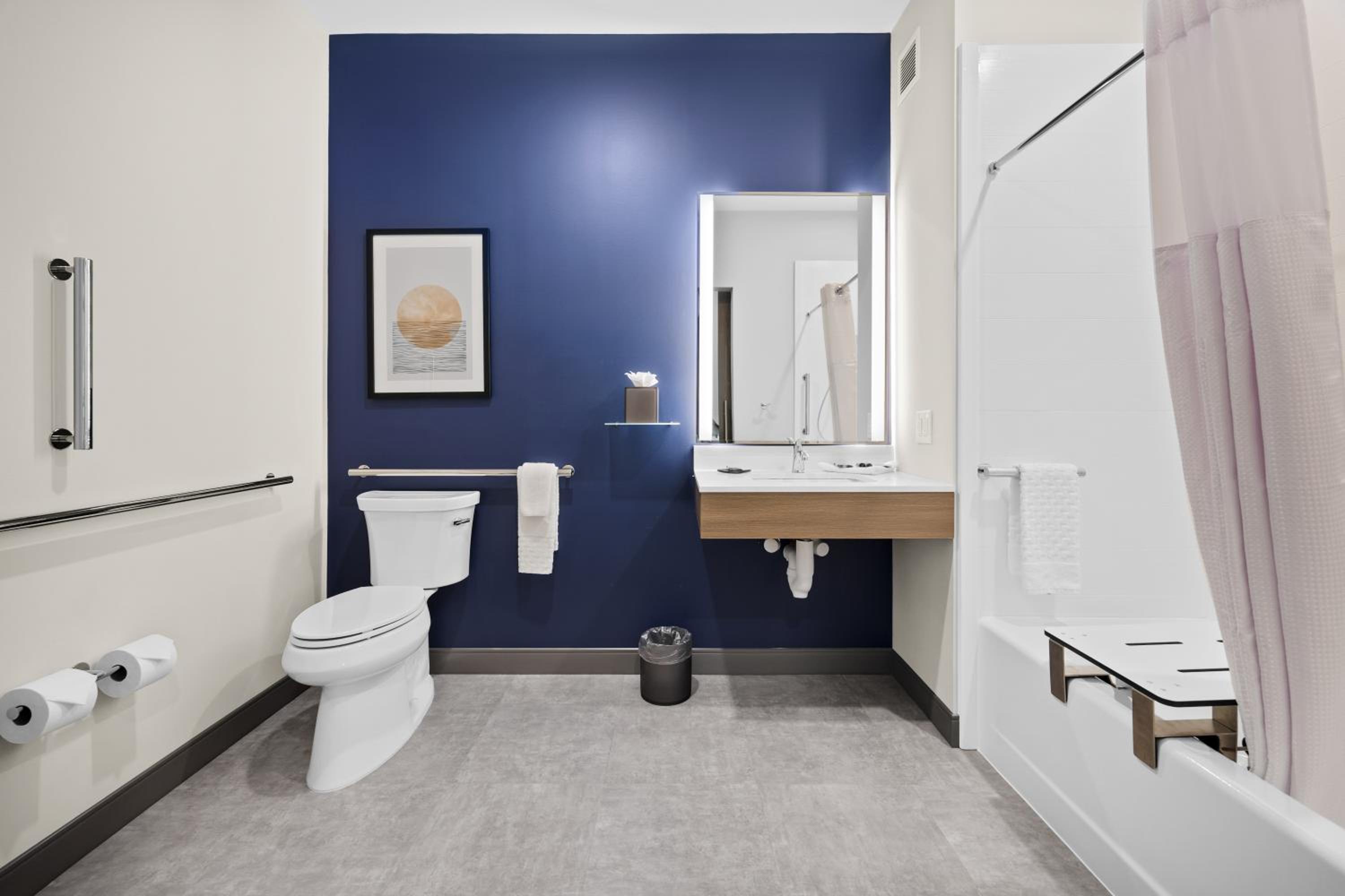King Suite with Bath Tub and Sofa Bed - Disability/Non-Smoking - Photo 11