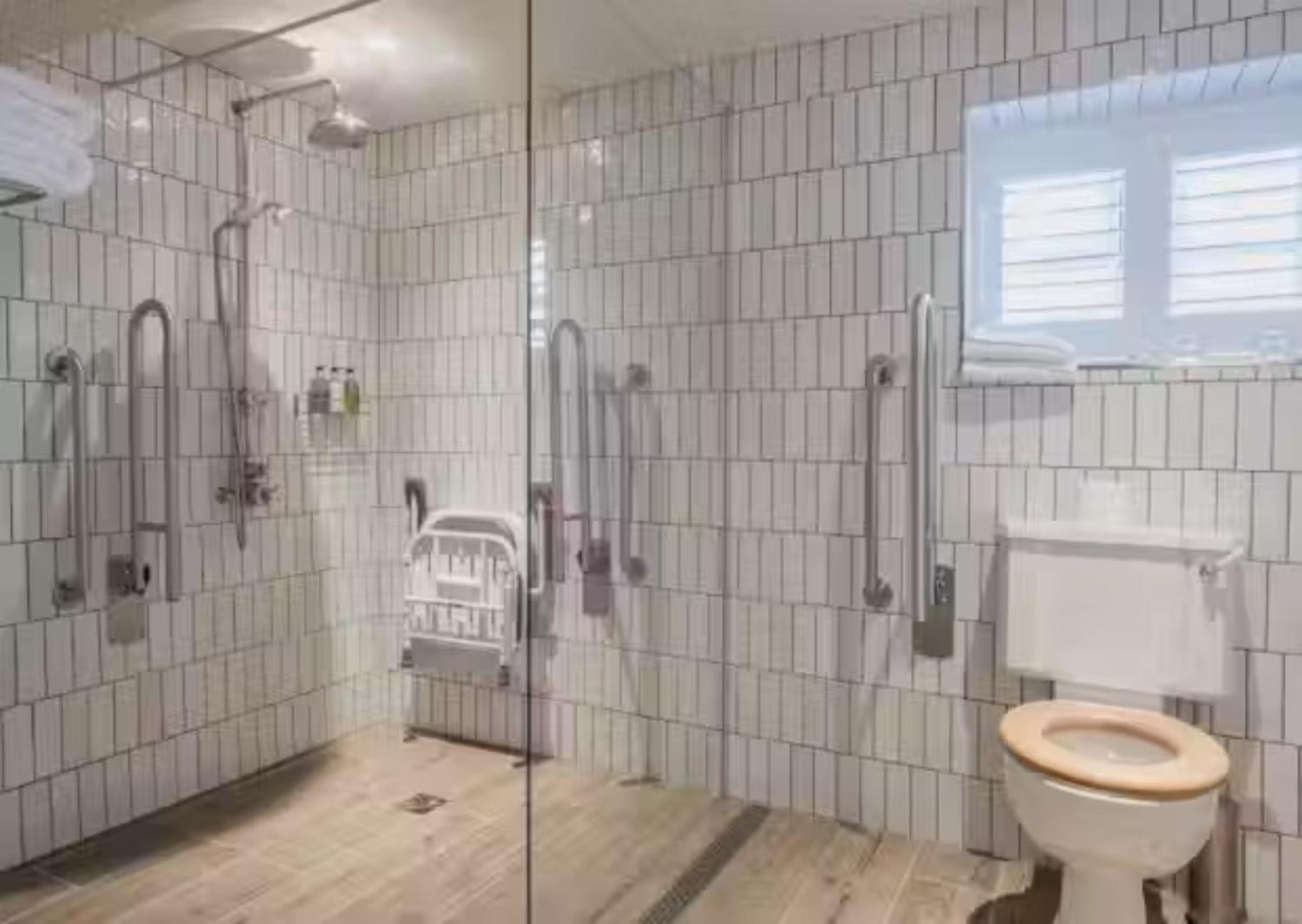Double or Twin Room - Disability Access photo 3