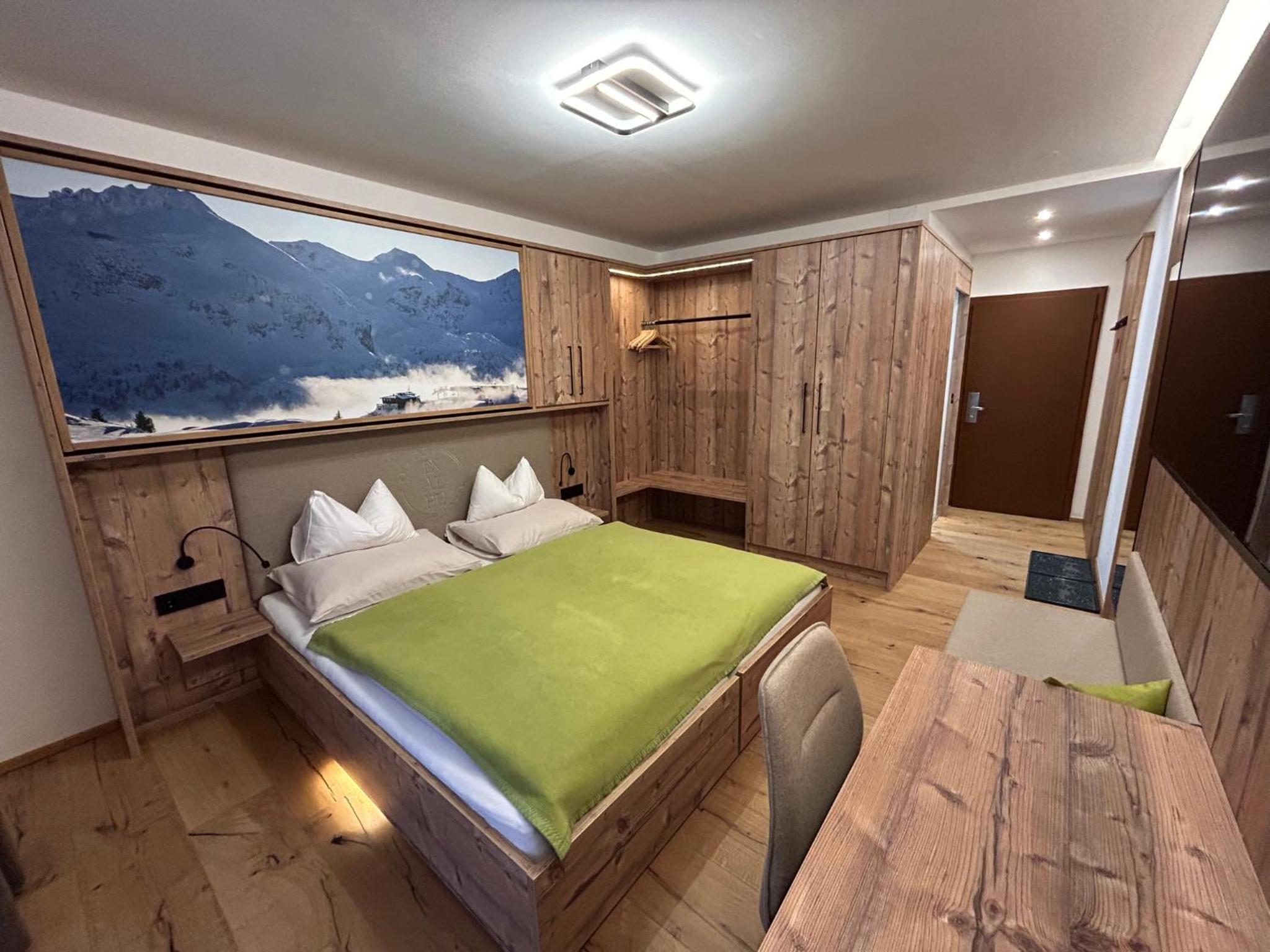 Deluxe Queen Room with Two Queen Beds photo 2