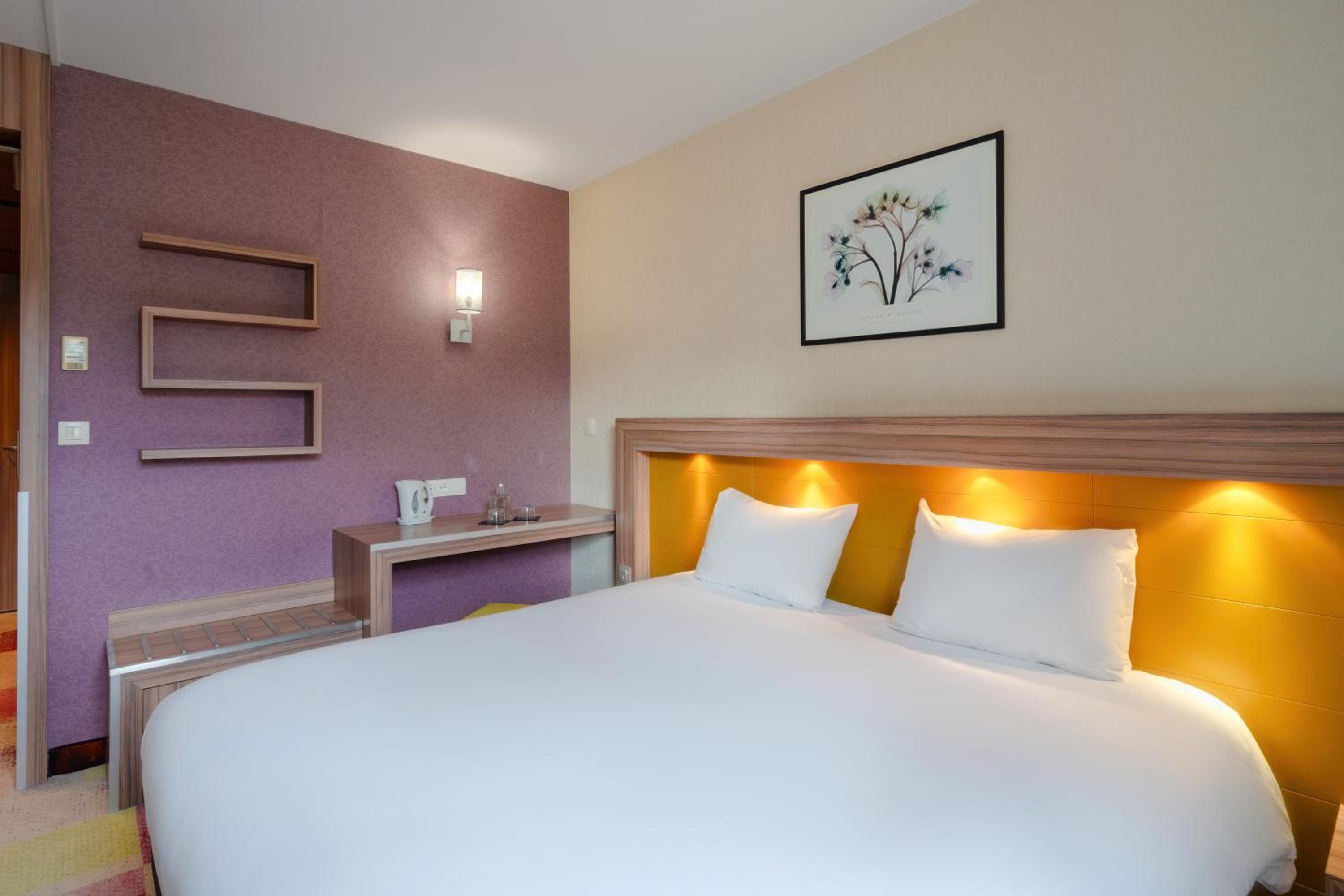 Standard Double Room with Disability Access - Photo 6
