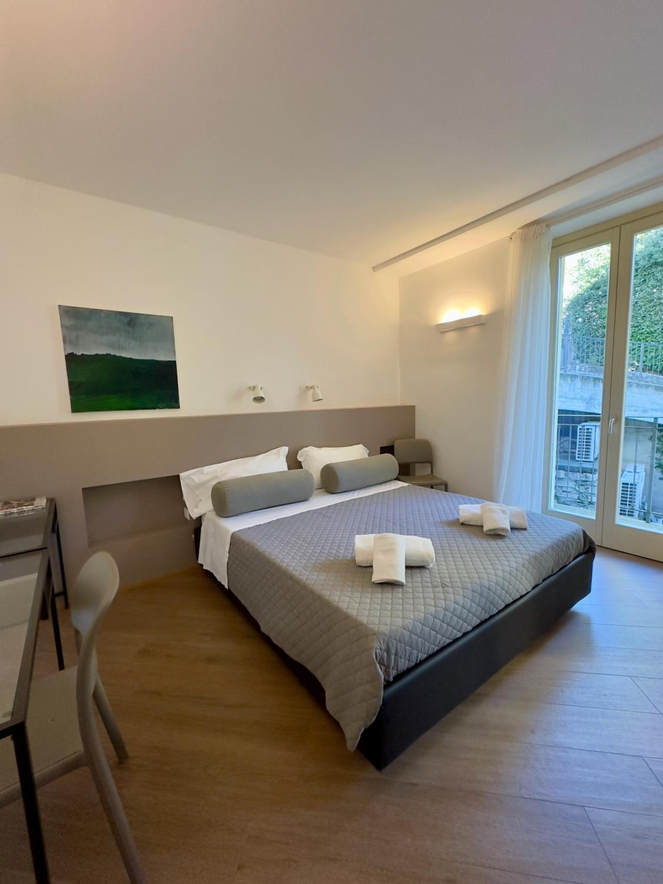 Apartment with Lake View