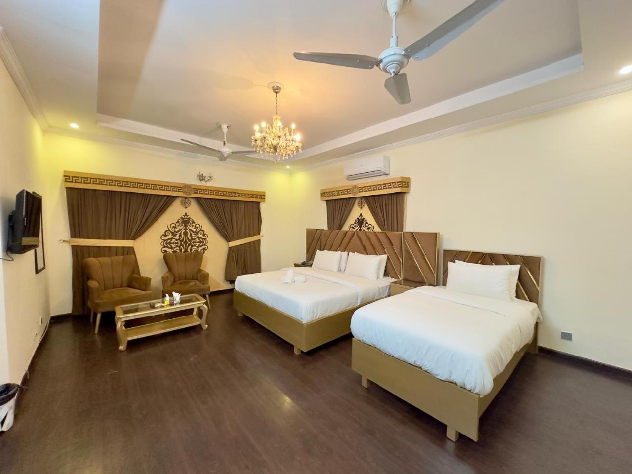 Deluxe Family Suite