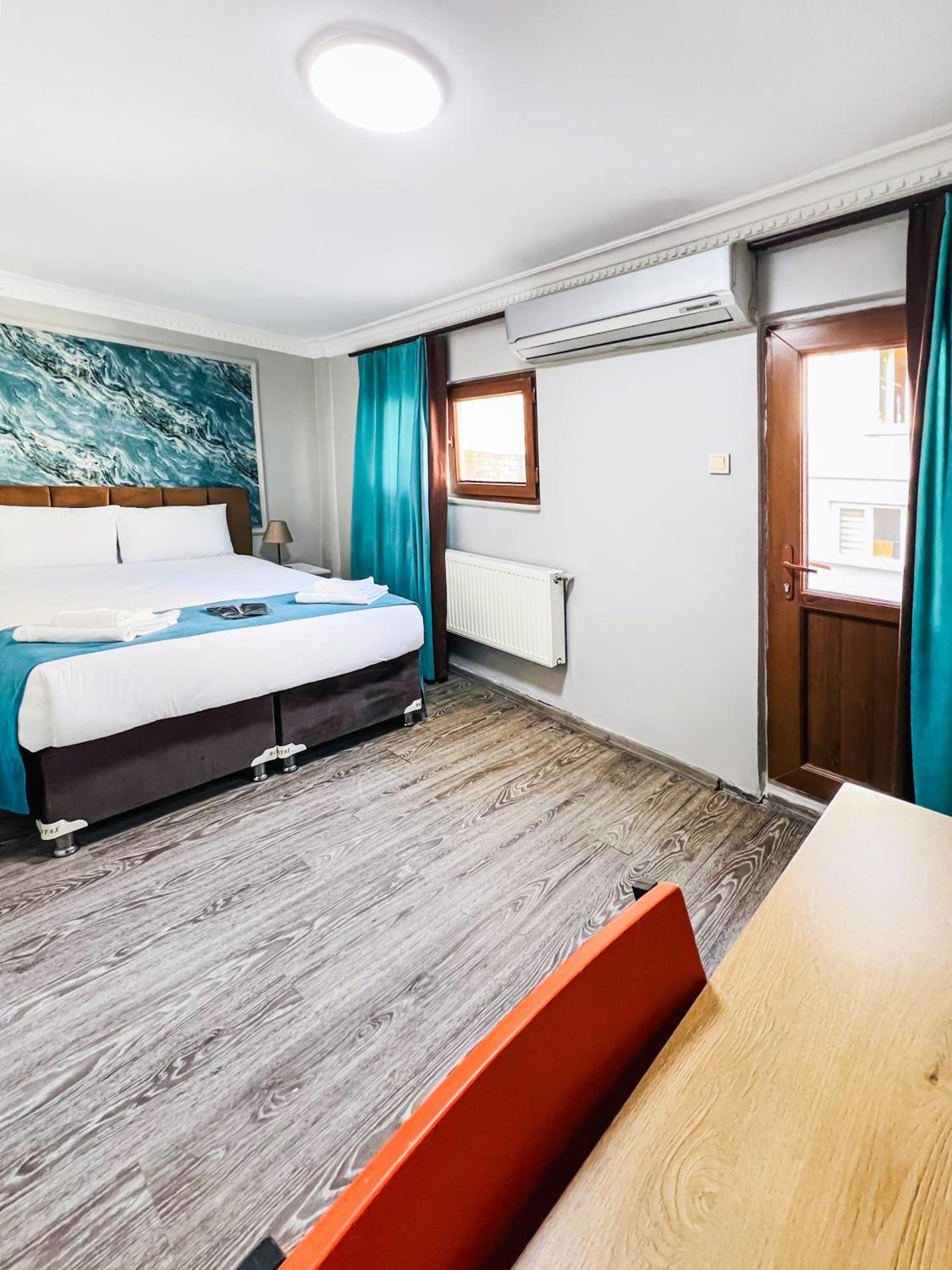 Deluxe Double Room with Balcony photo 2