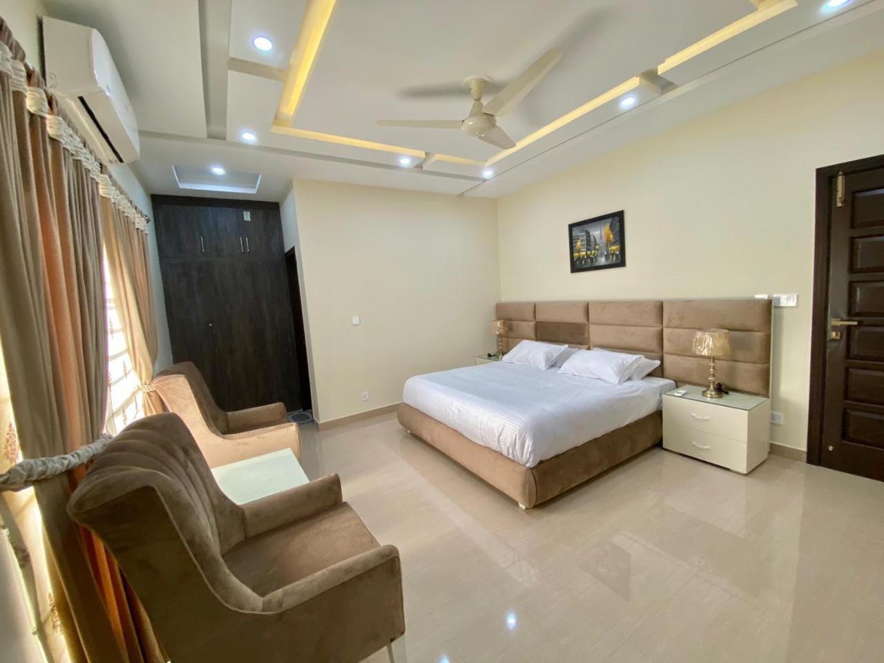 Deluxe King Room