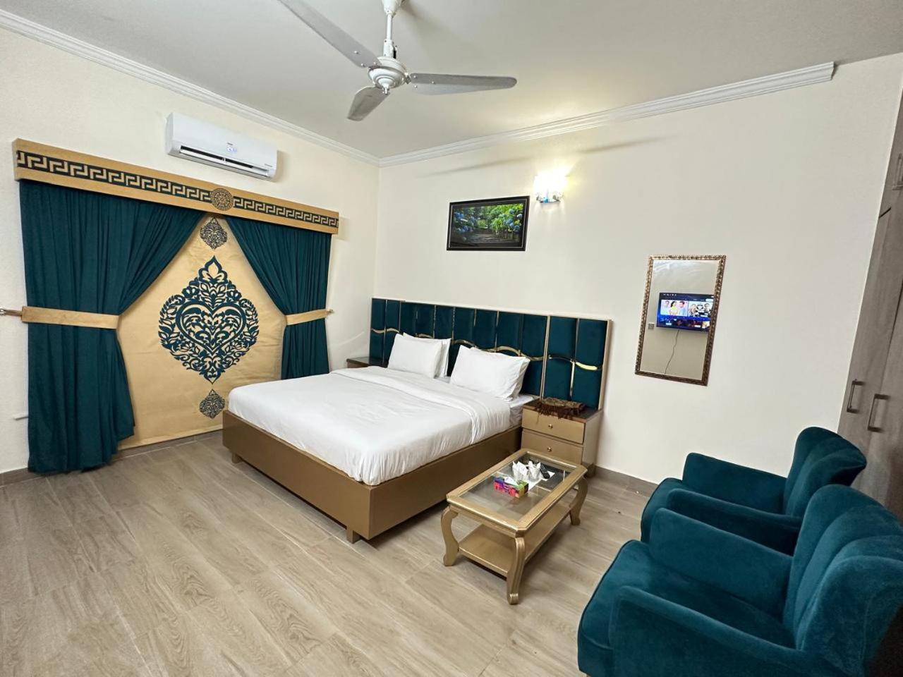Deluxe King Room photo 2