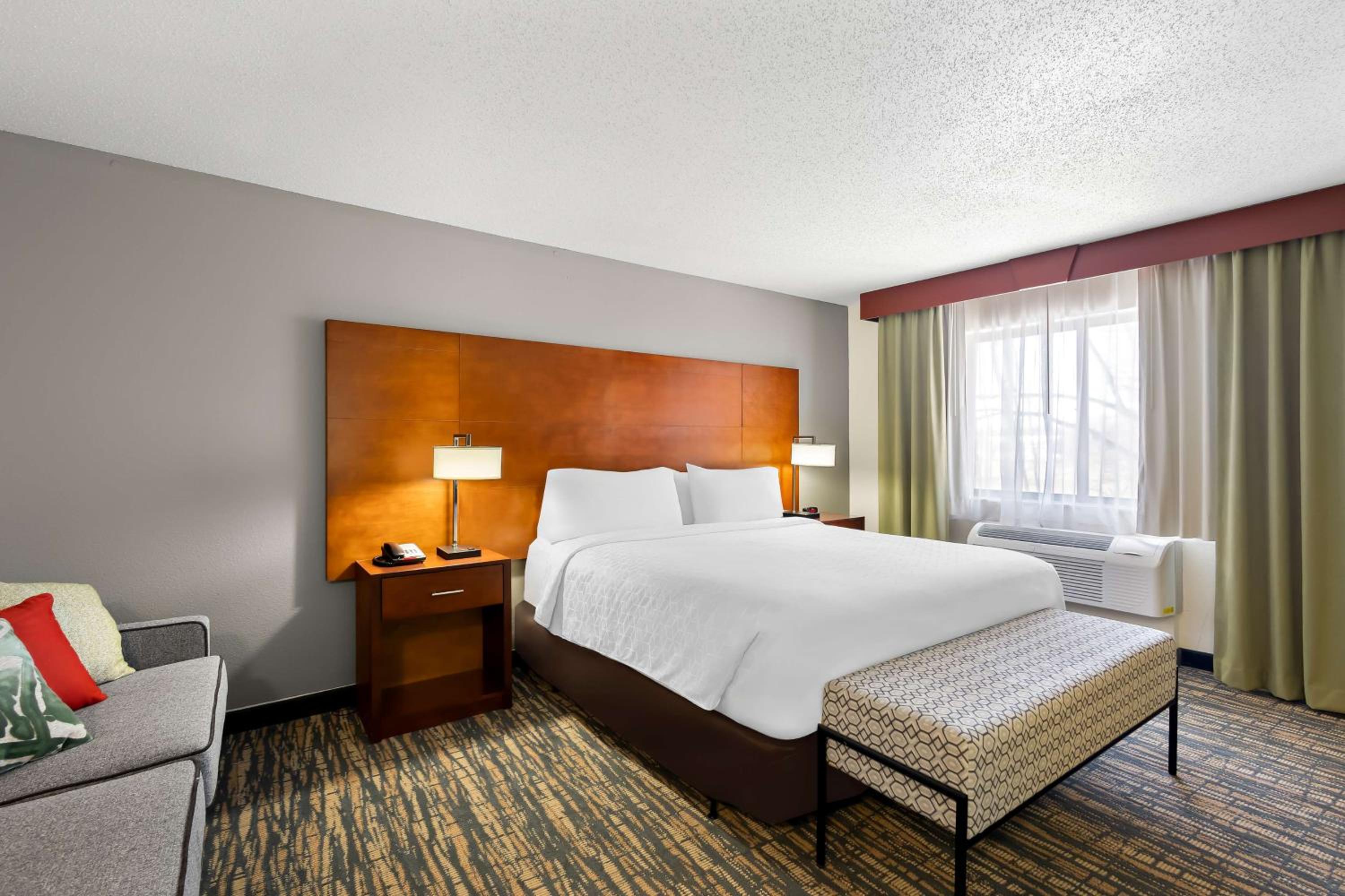 King Suite with Sofa Bed - Non-Smoking photo 1
