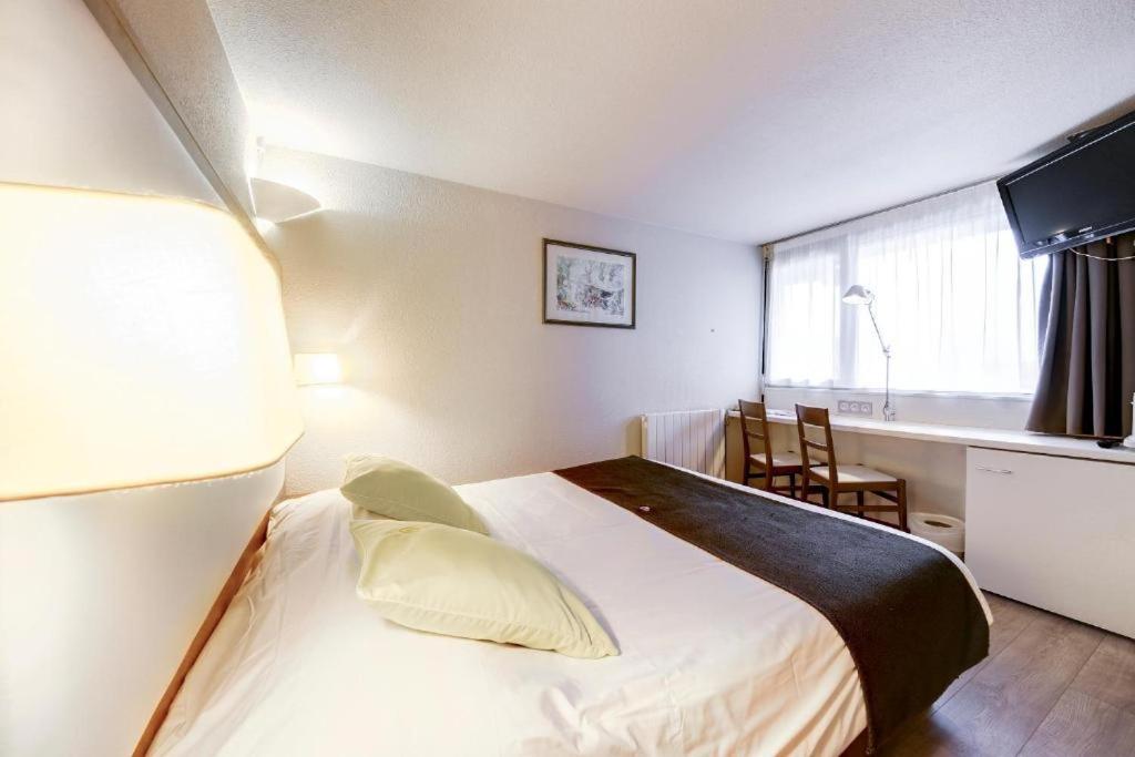 Double Room with One Double Bed - Photo 3