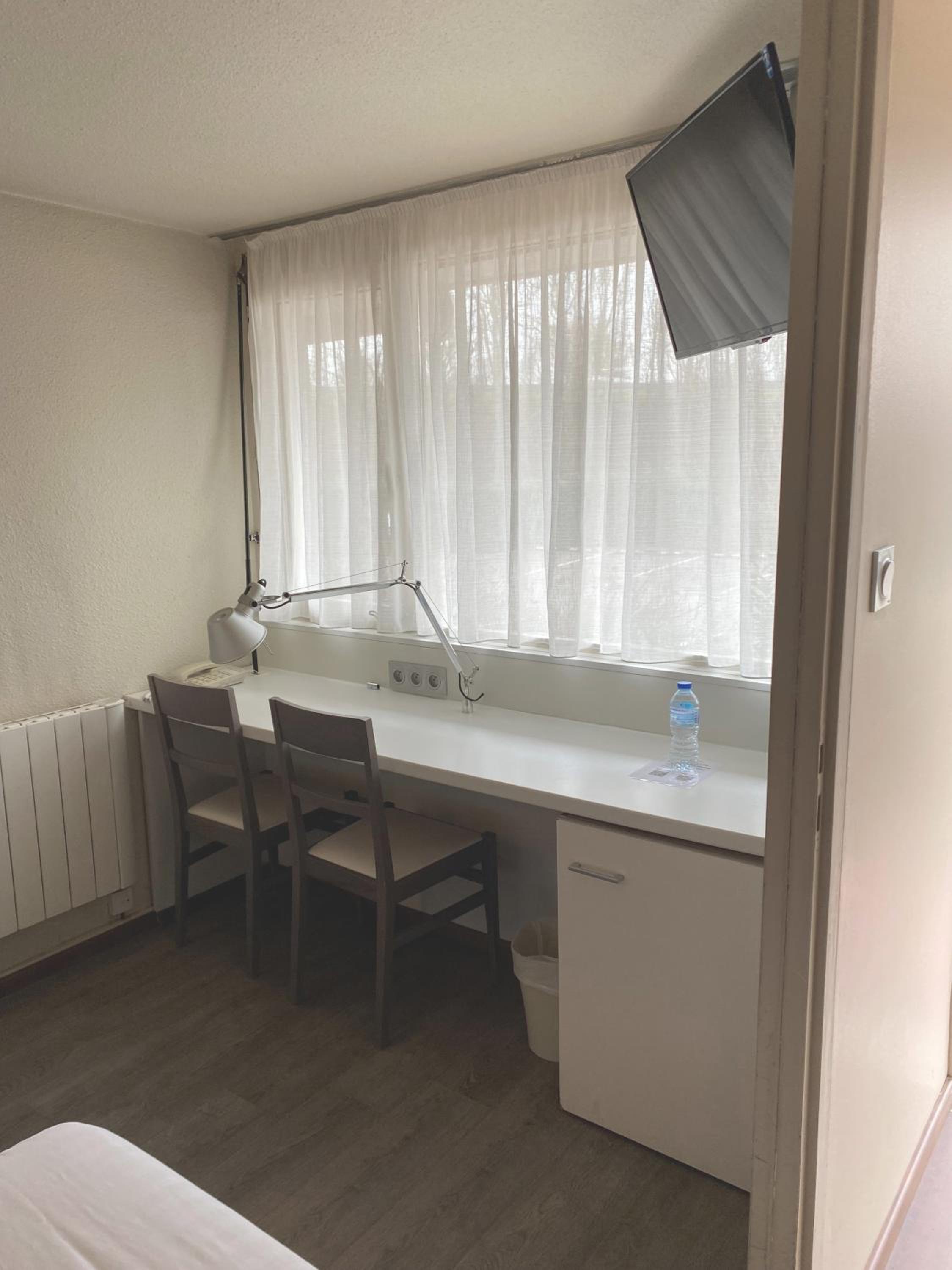Twin Room - Photo 4