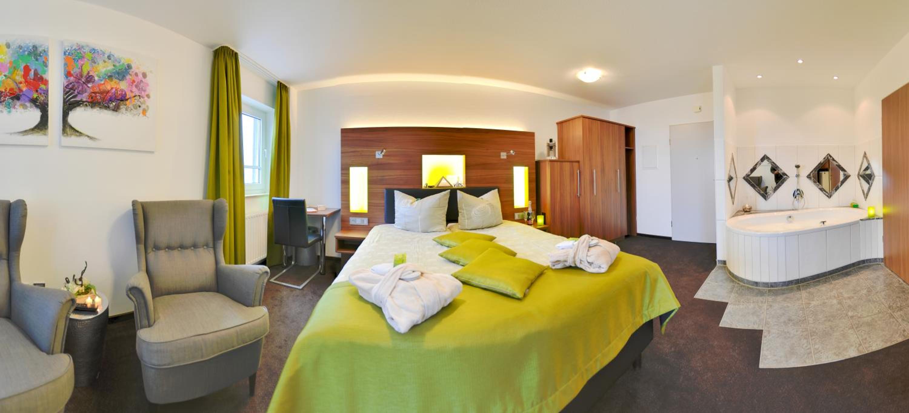 Wellness Suite with Balcony - Photo 2