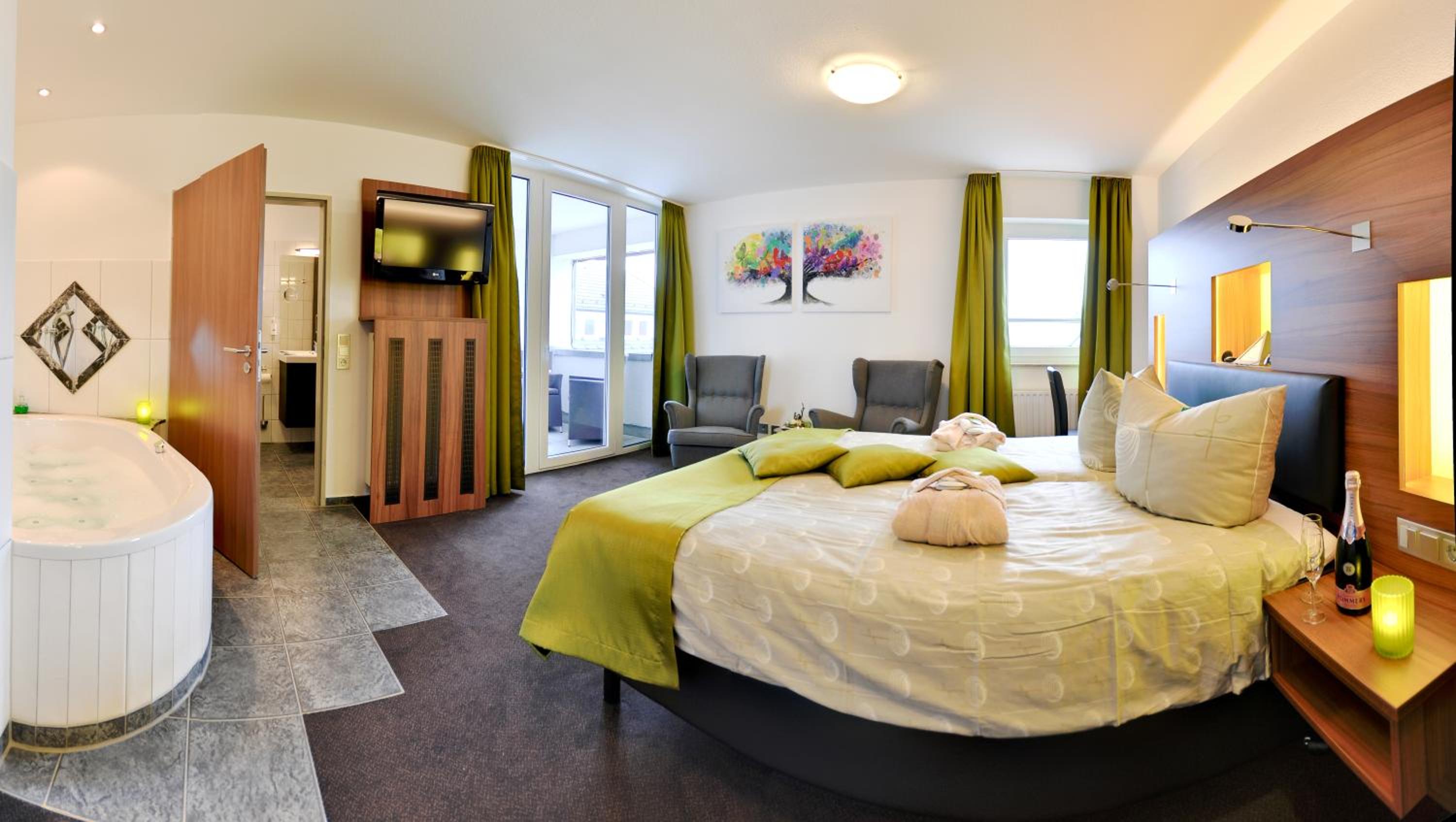 Wellness Suite with Balcony - Photo 1