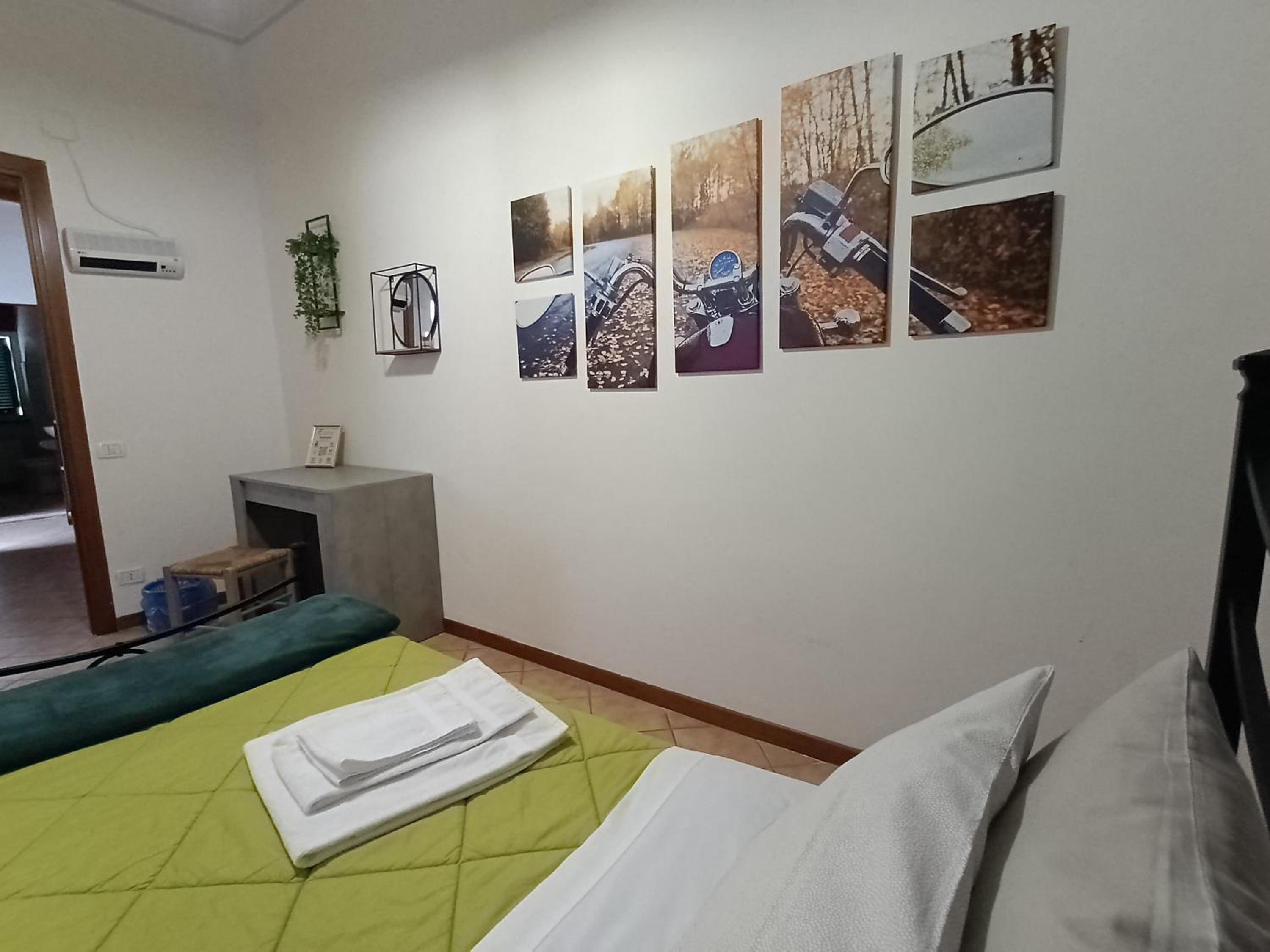 Standard Single Room with Shared Bathroom photo 2