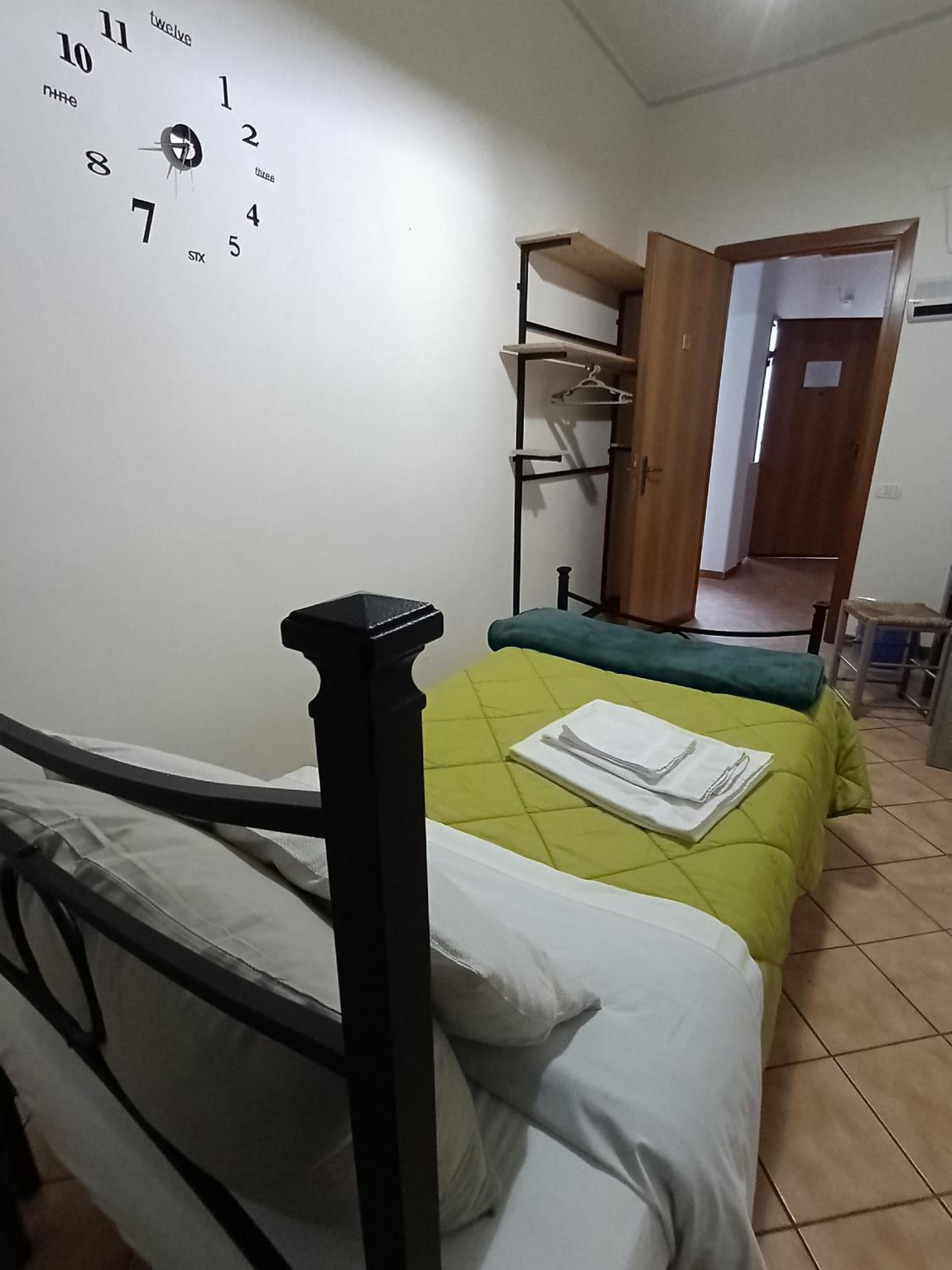 Standard Single Room with Shared Bathroom photo 3