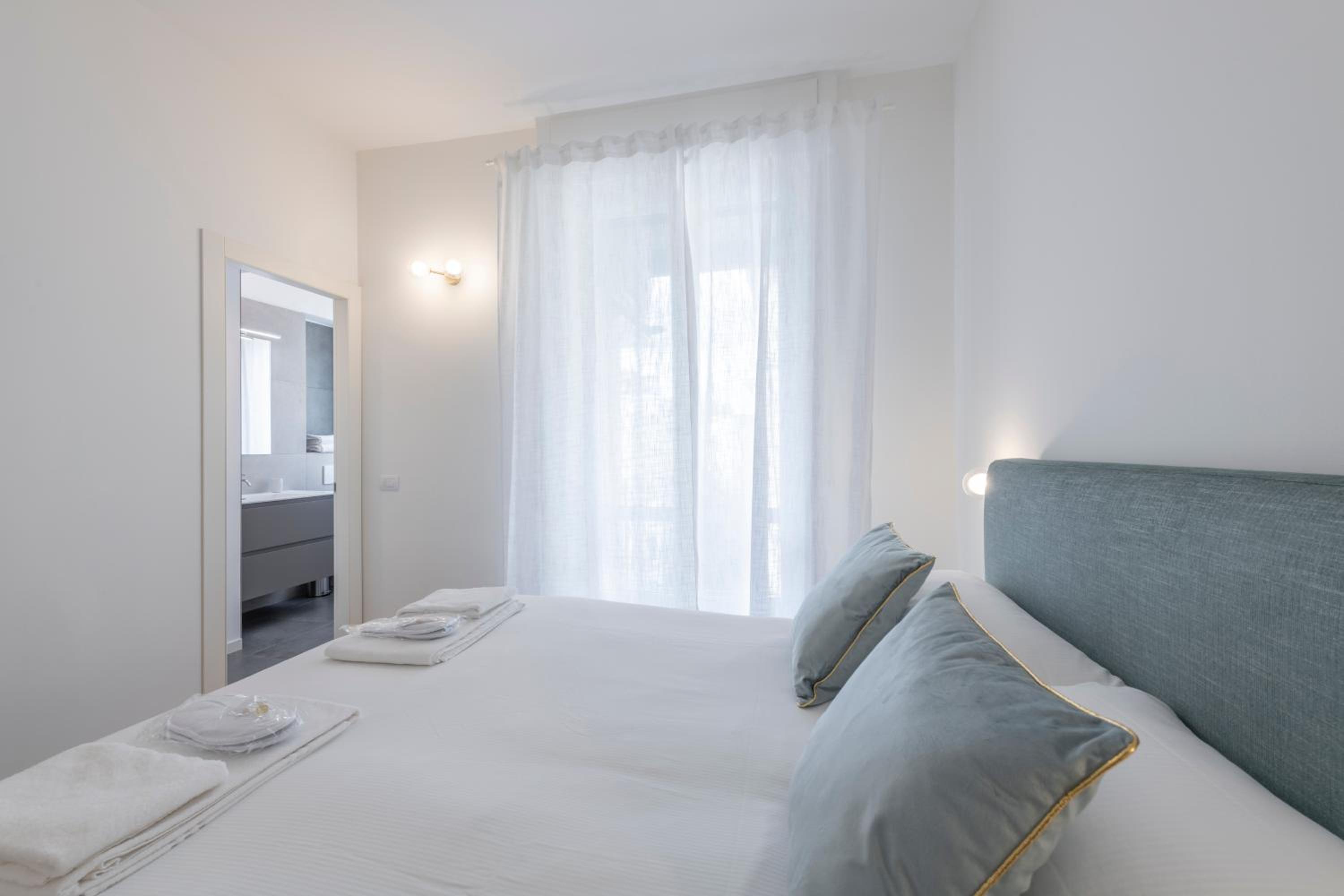 Two-Bedroom Deluxe Apartment with Balcony