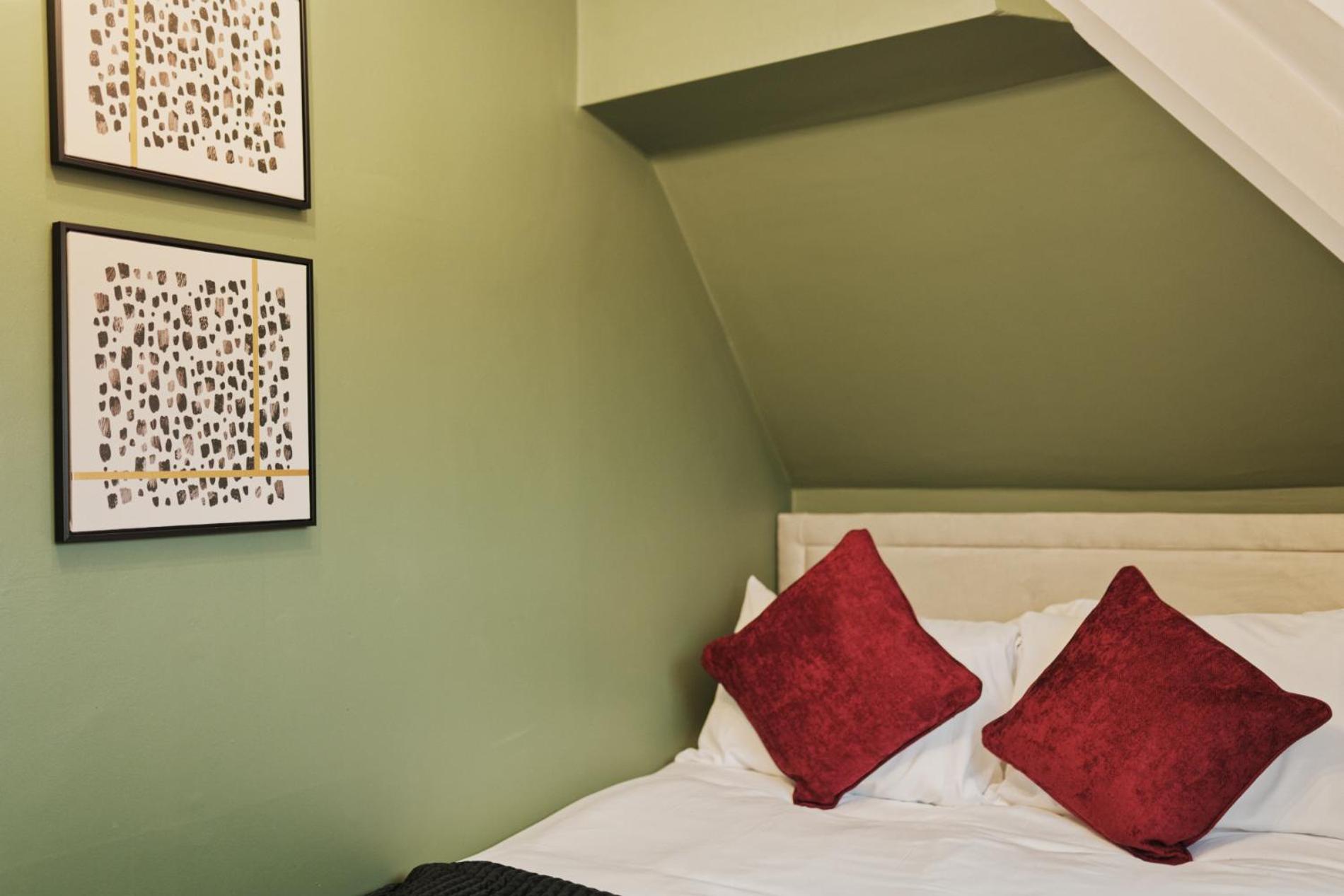 One-Bedroom Deluxe Apartment