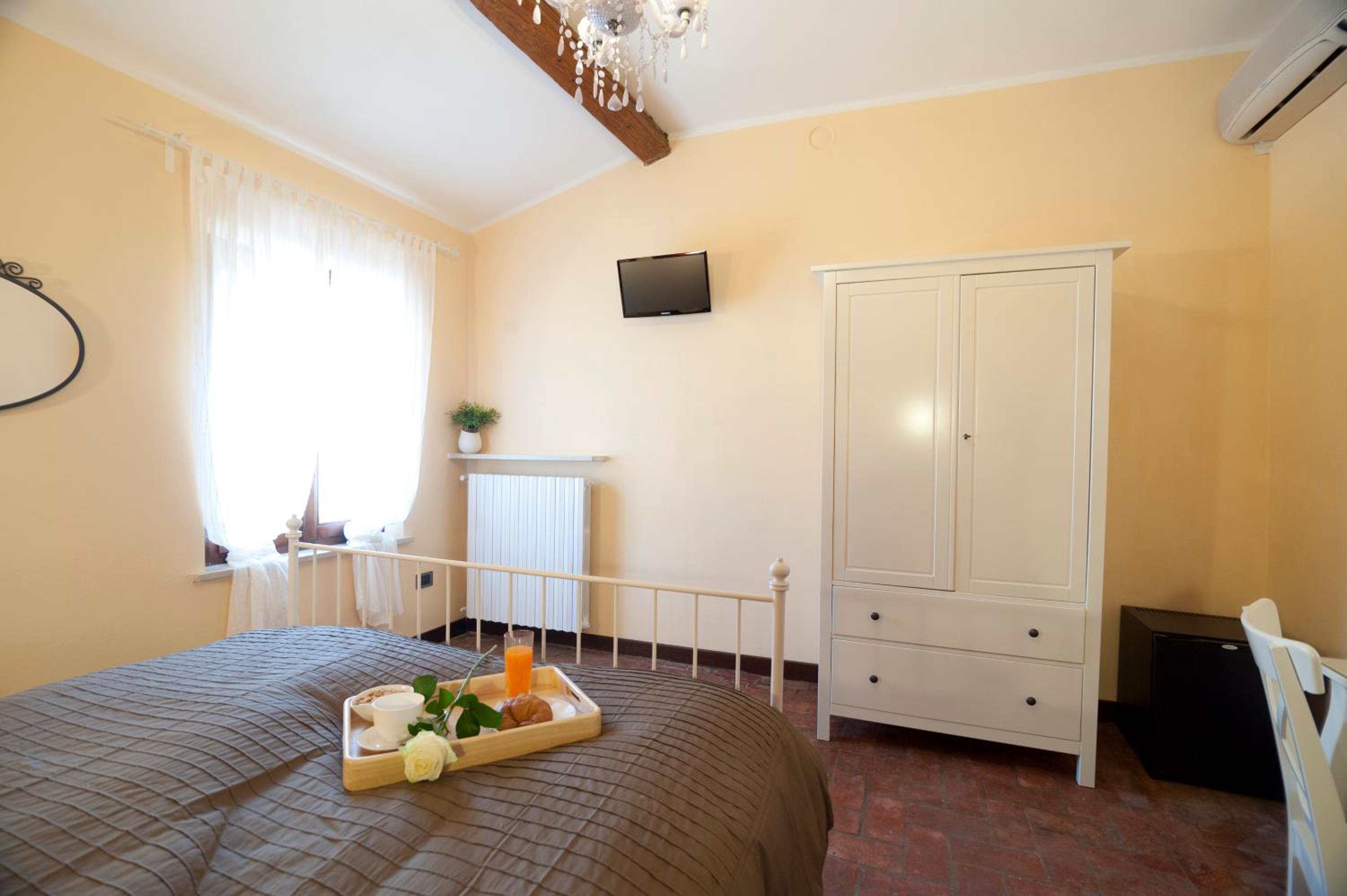 Two Connecting Double Rooms - Photo 2