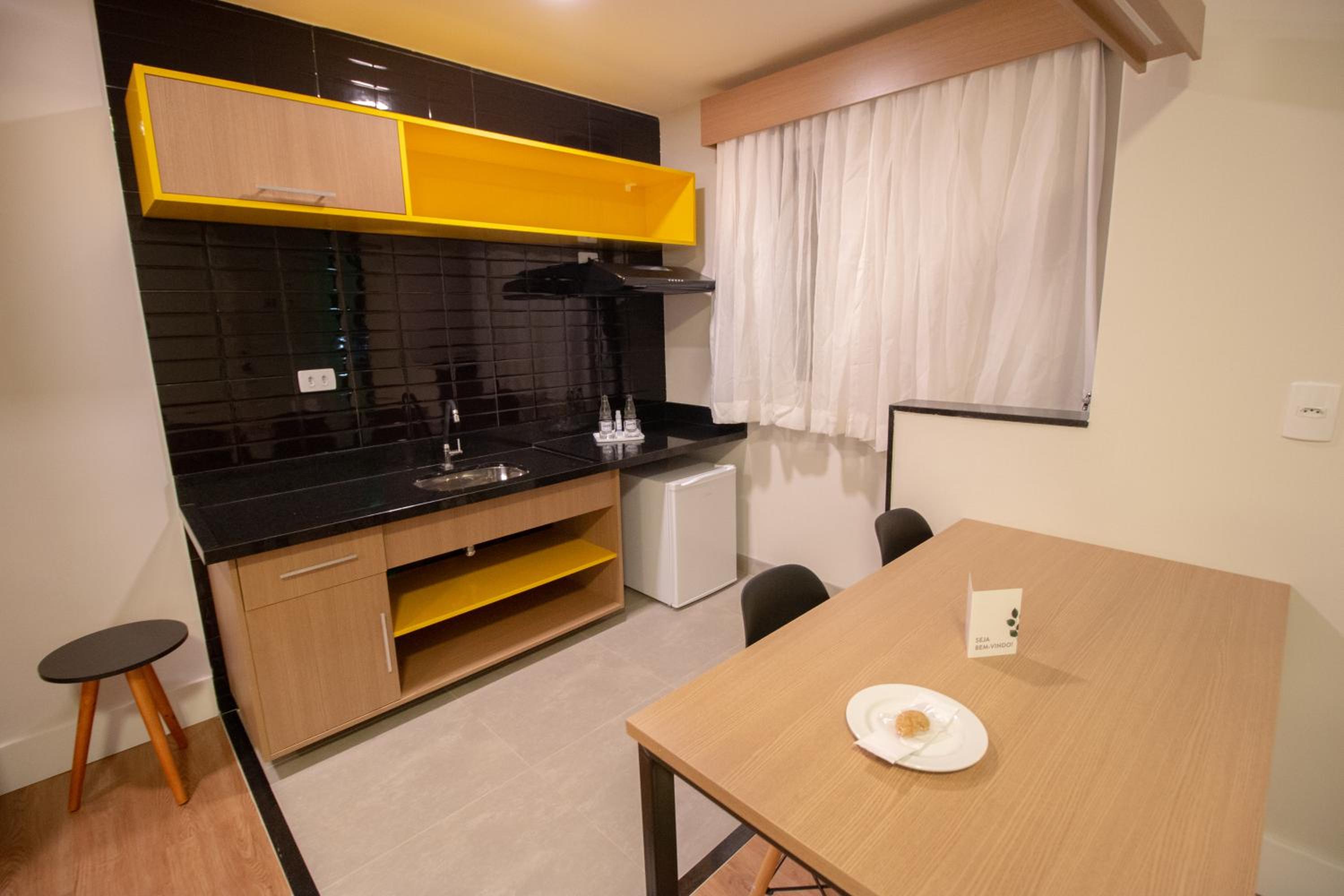 Standard Room With Three Single Beds - Photo 1