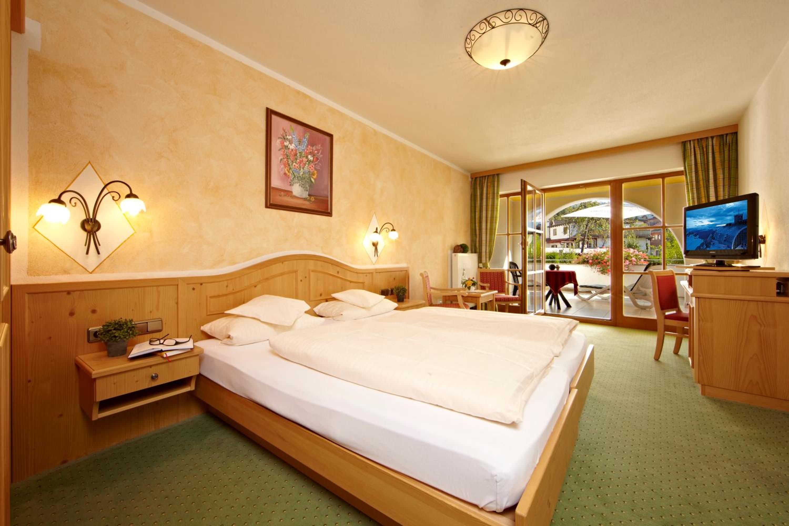 Standard Double Room with Balcony - Photo 1