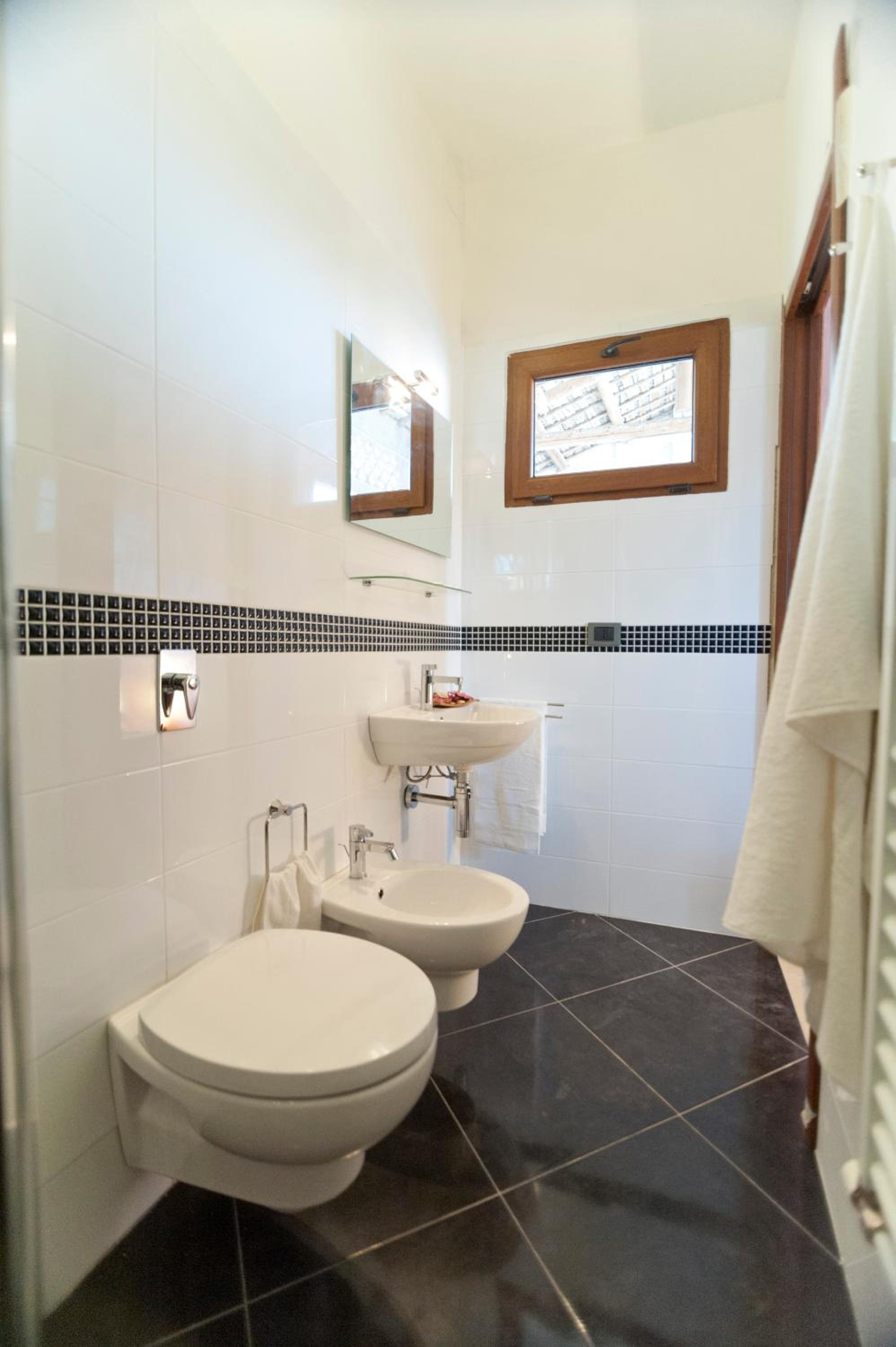 Double Room - Photo 4