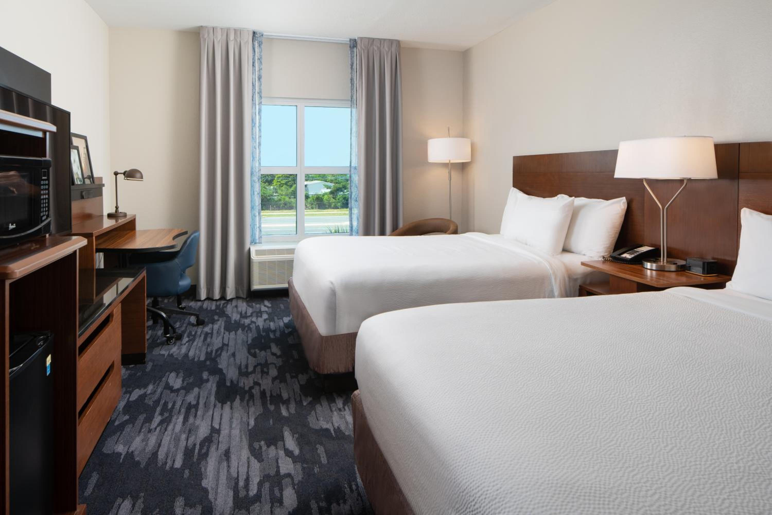 Queen Room with Two Queen Beds and Adapted Tub - Mobility and Hearing Accessible - Photo 1