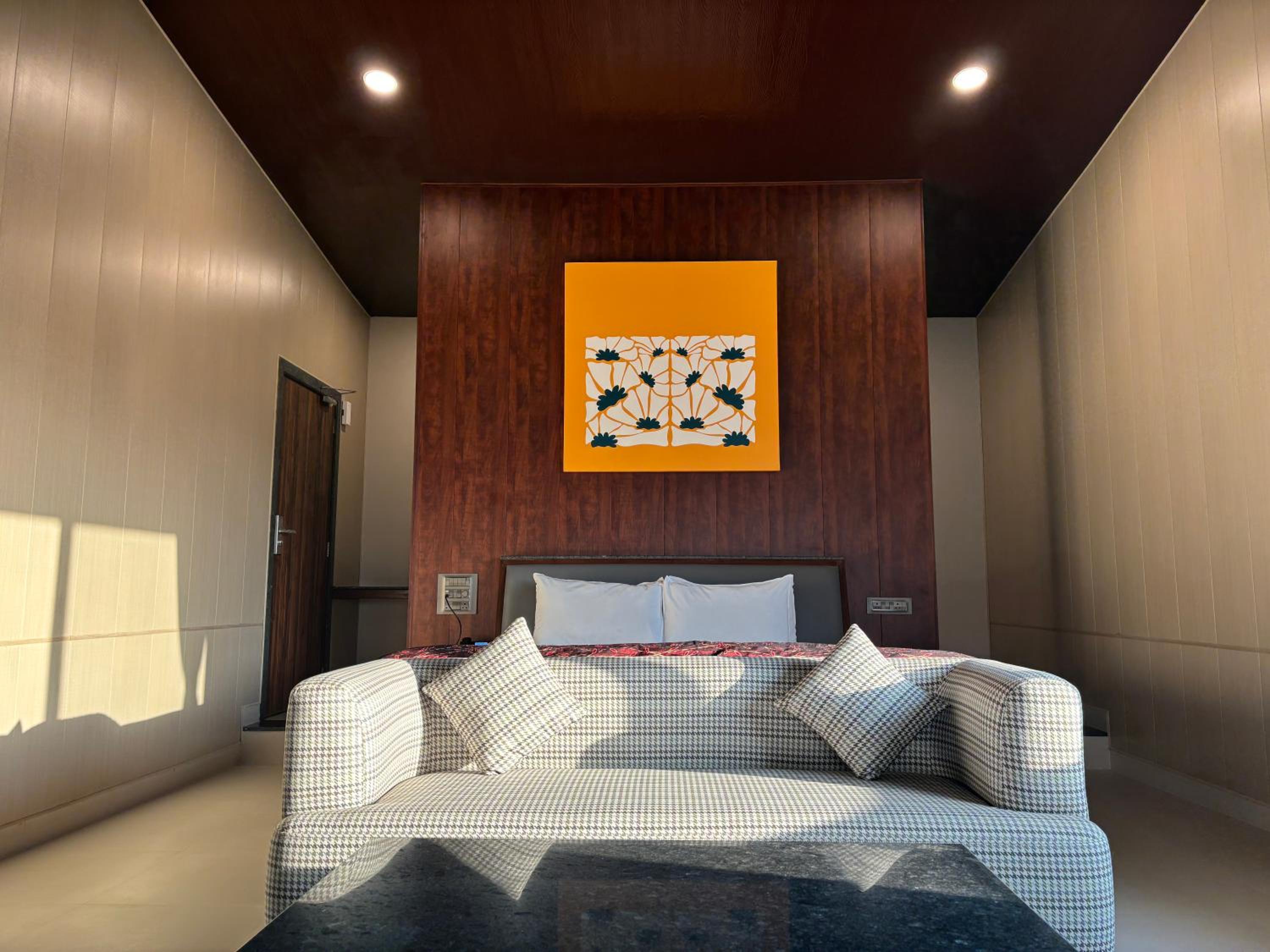 King Room with Balcony - Photo 1