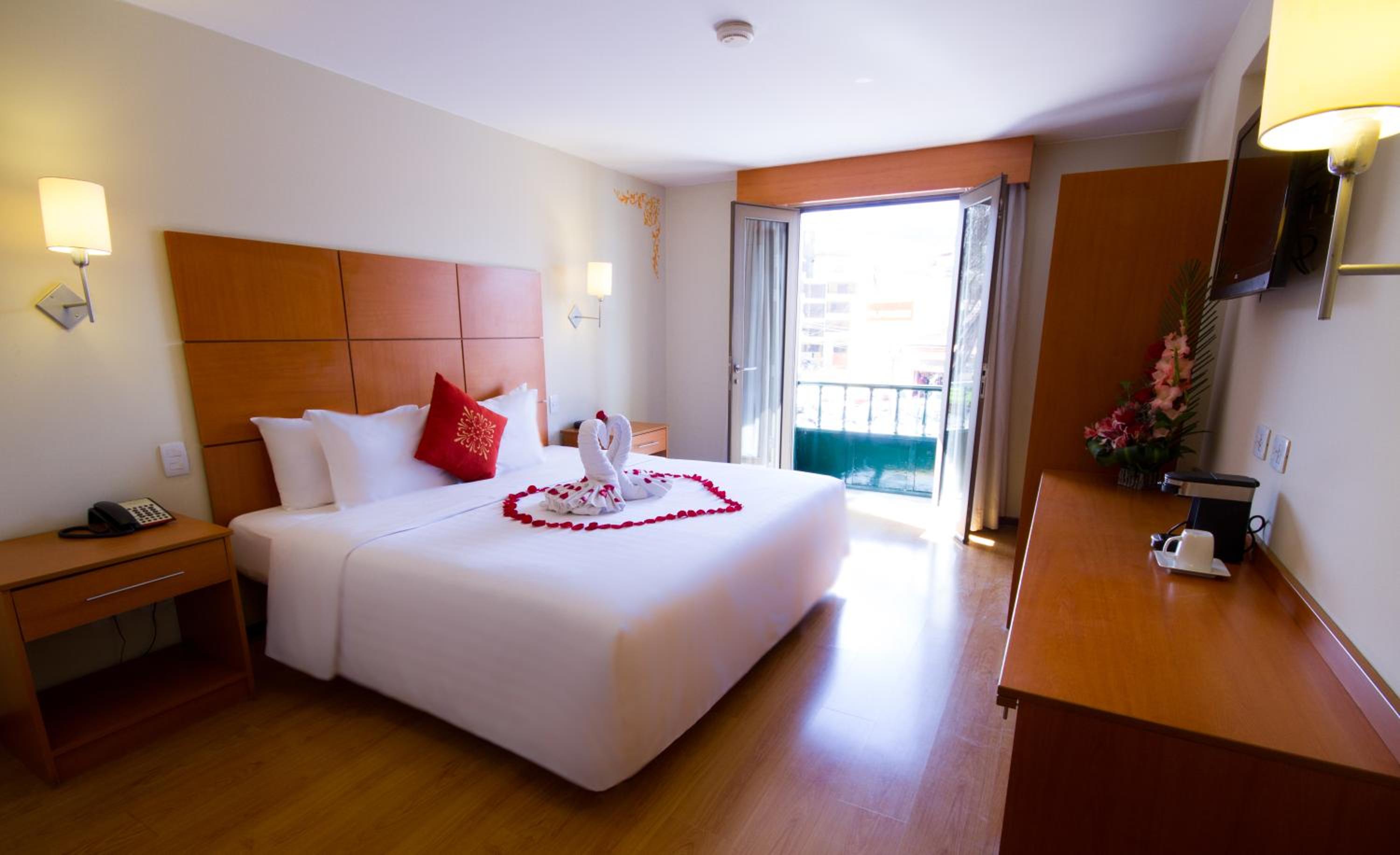 Standard King Room with One King Size Bed - Photo 6