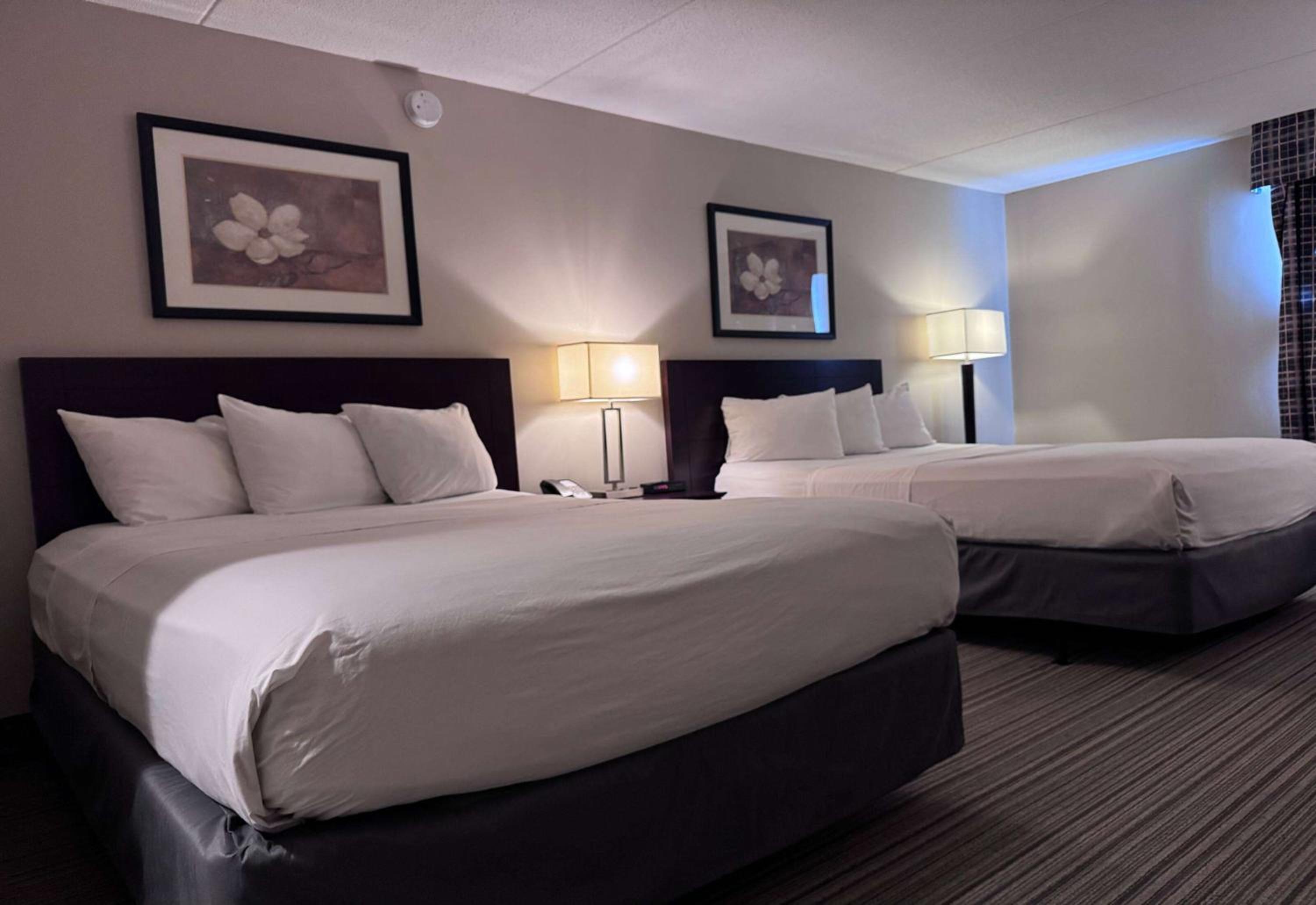 Family Suite with Two Queen Beds - Non-Smoking - Photo 2